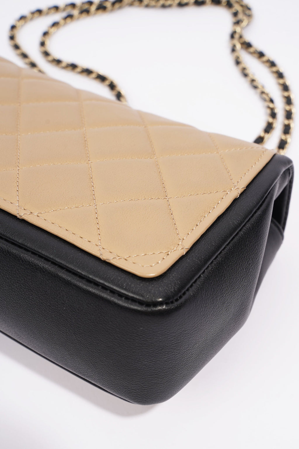Chanel Womens Graphic Flap Bag Beige / Black Leather Small