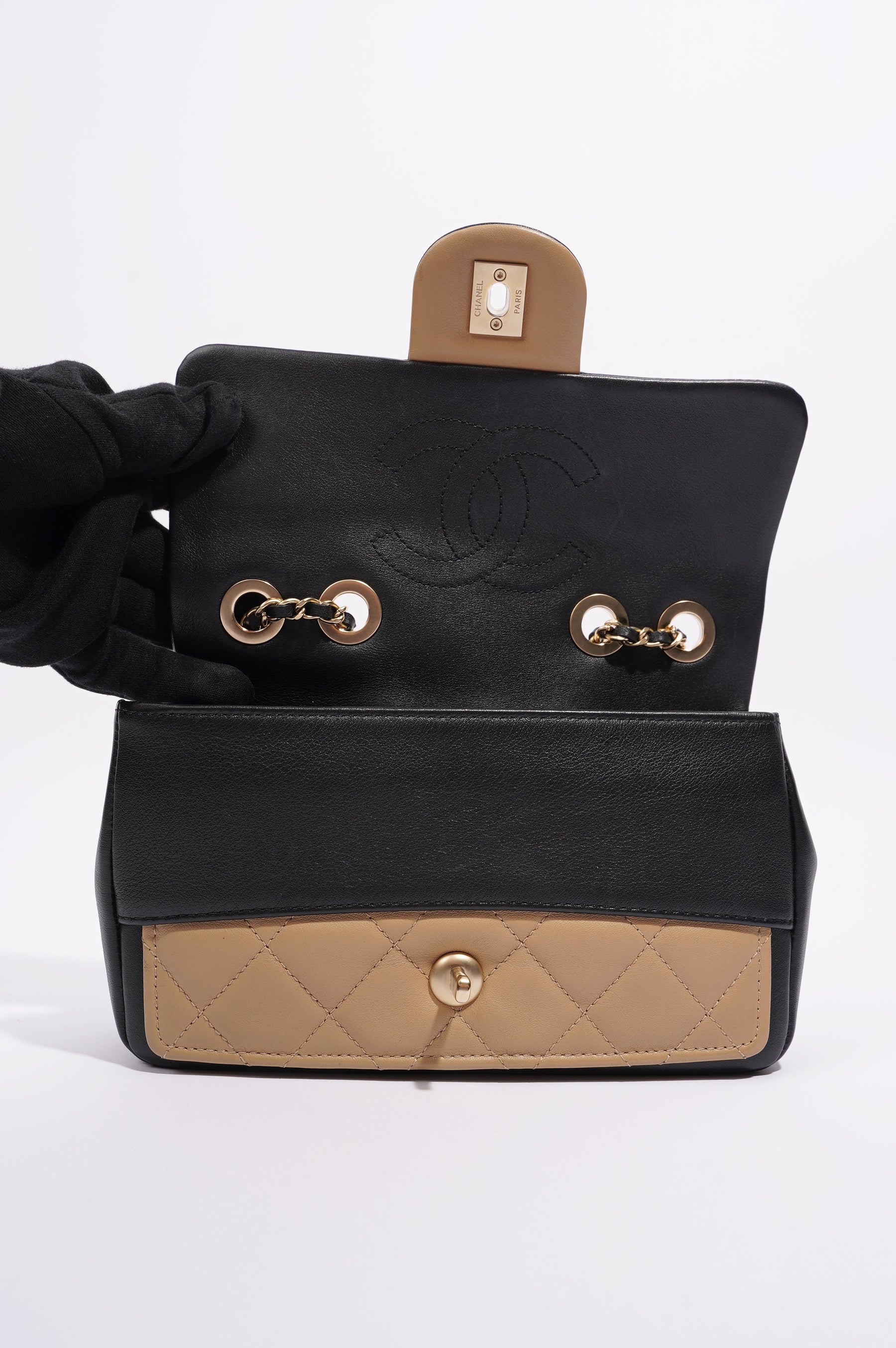 Chanel Womens Graphic Flap Bag Beige / Black Leather Small