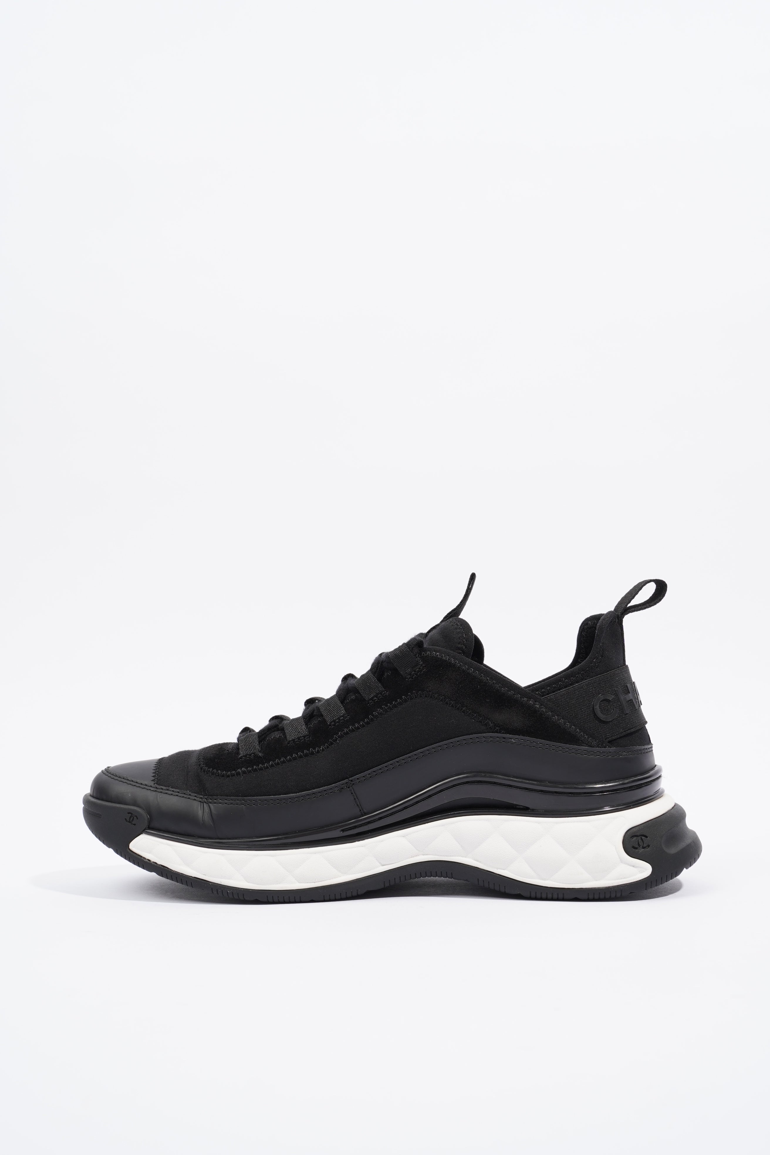 Chanel CC Logo Black / White EU 40 / UK 7