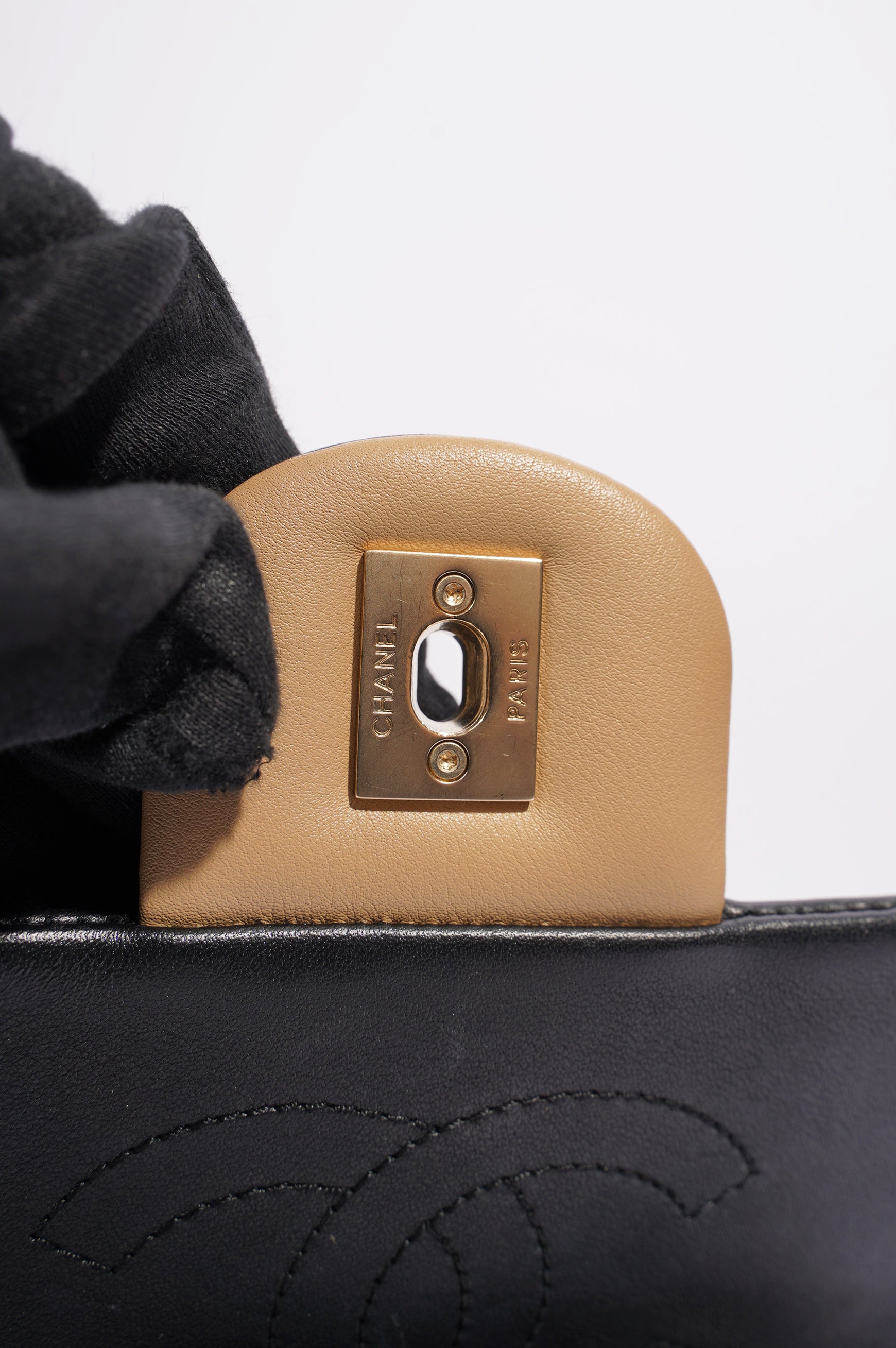 Chanel Womens Graphic Flap Bag Beige / Black Leather Small