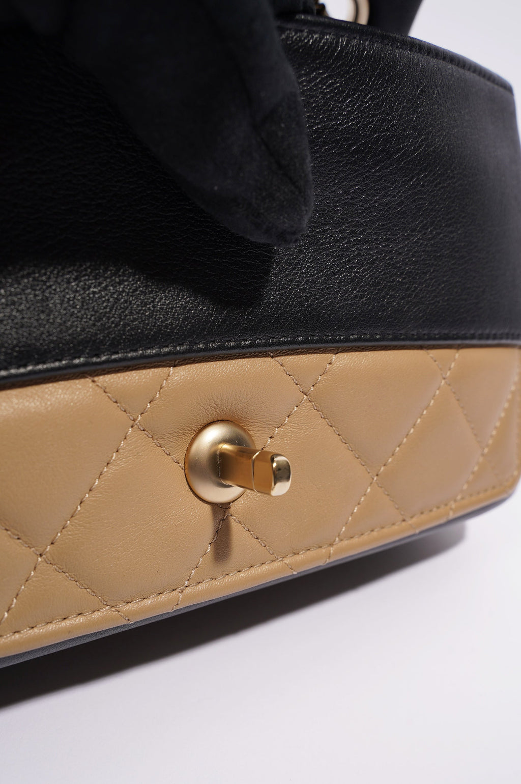 Chanel Womens Graphic Flap Bag Beige / Black Leather Small