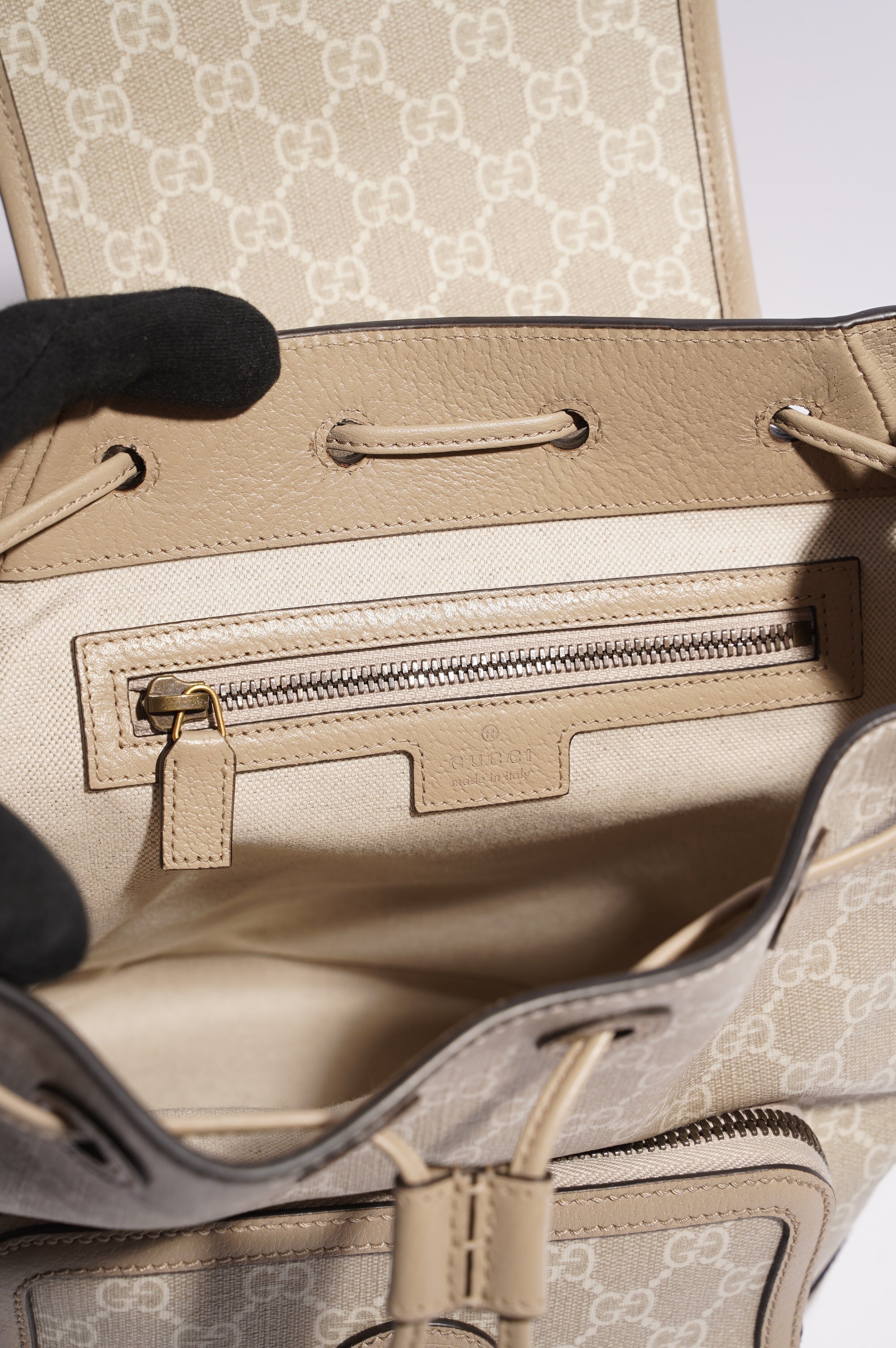 Gucci Interlocking G Backpack Beige / White Supreme Canvas