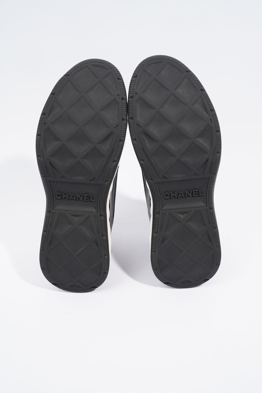 Chanel CC Logo Black / White EU 40 / UK 7