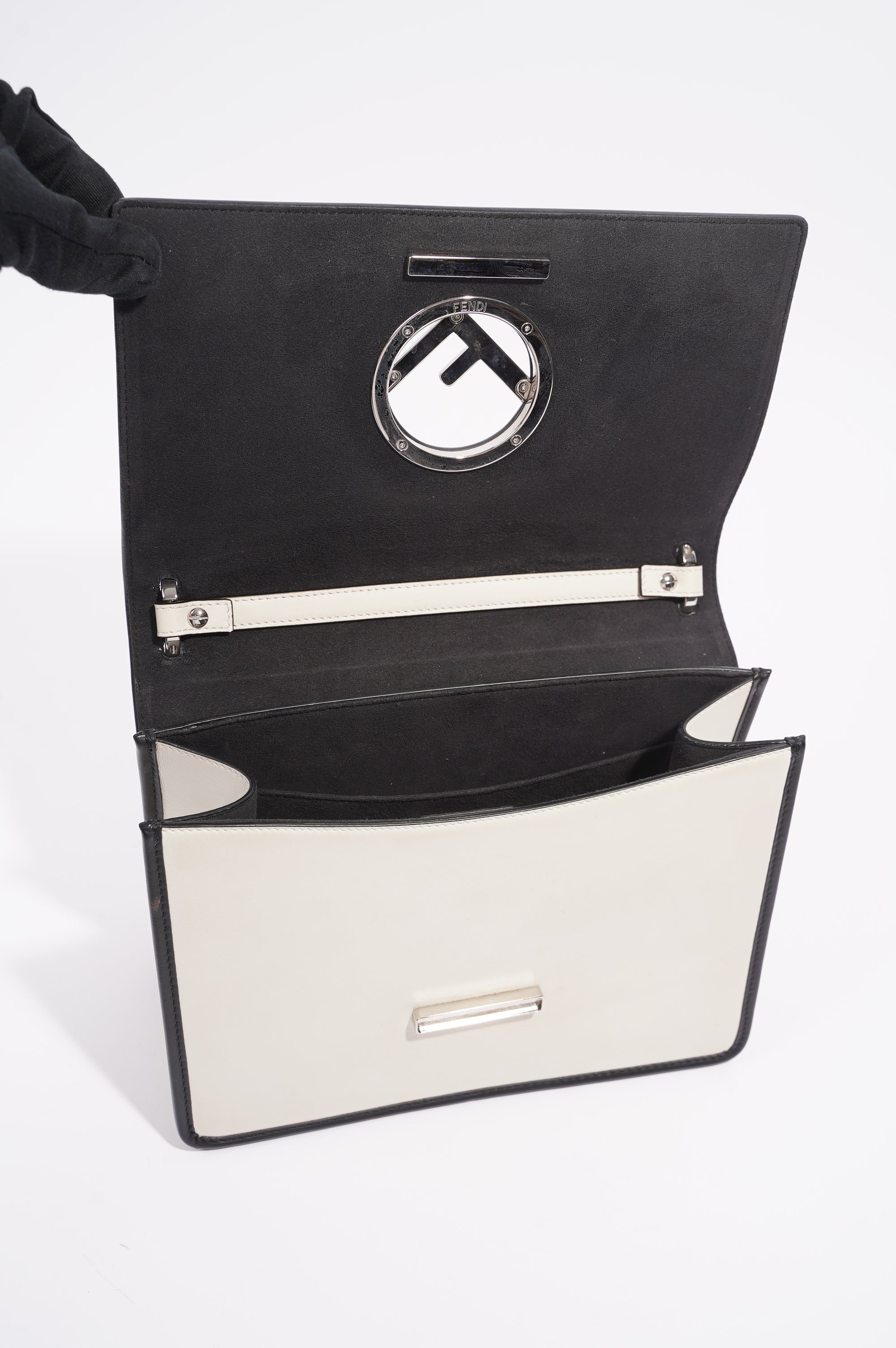 Fendi Womens Kan I F White / Black