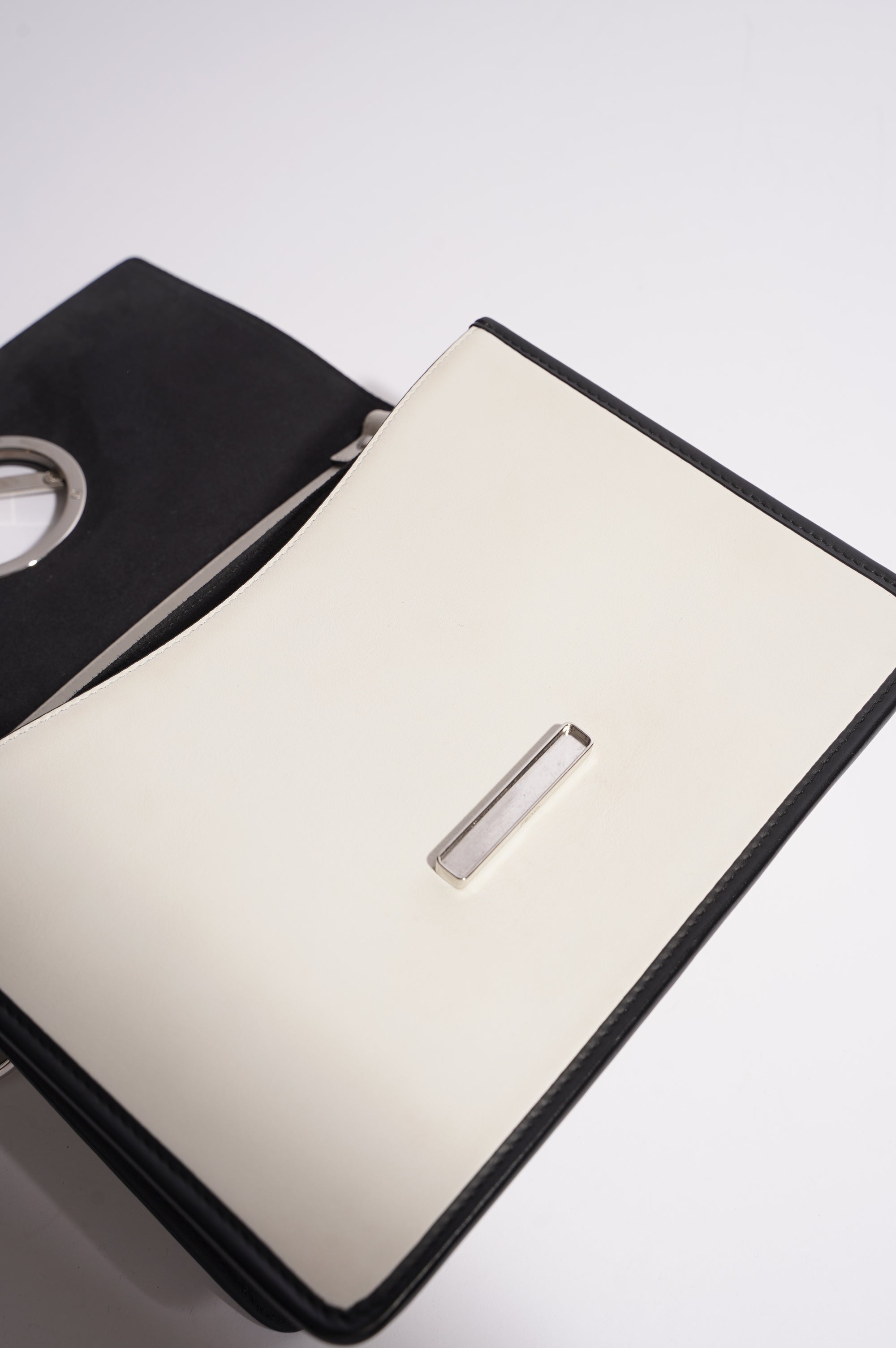 Fendi Womens Kan I F White / Black