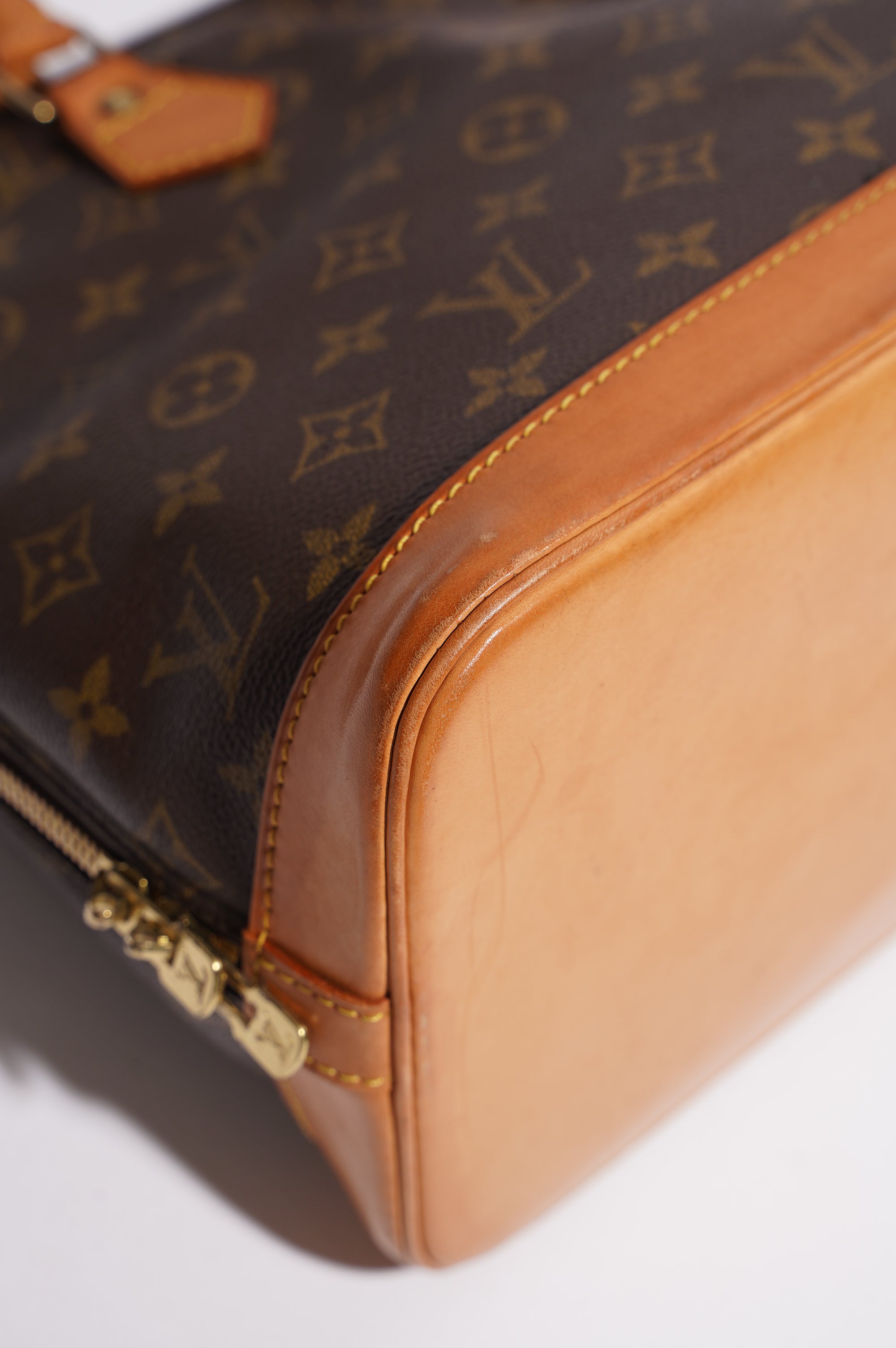 Louis Vuitton Womens Vintage Alma Monogram PM
