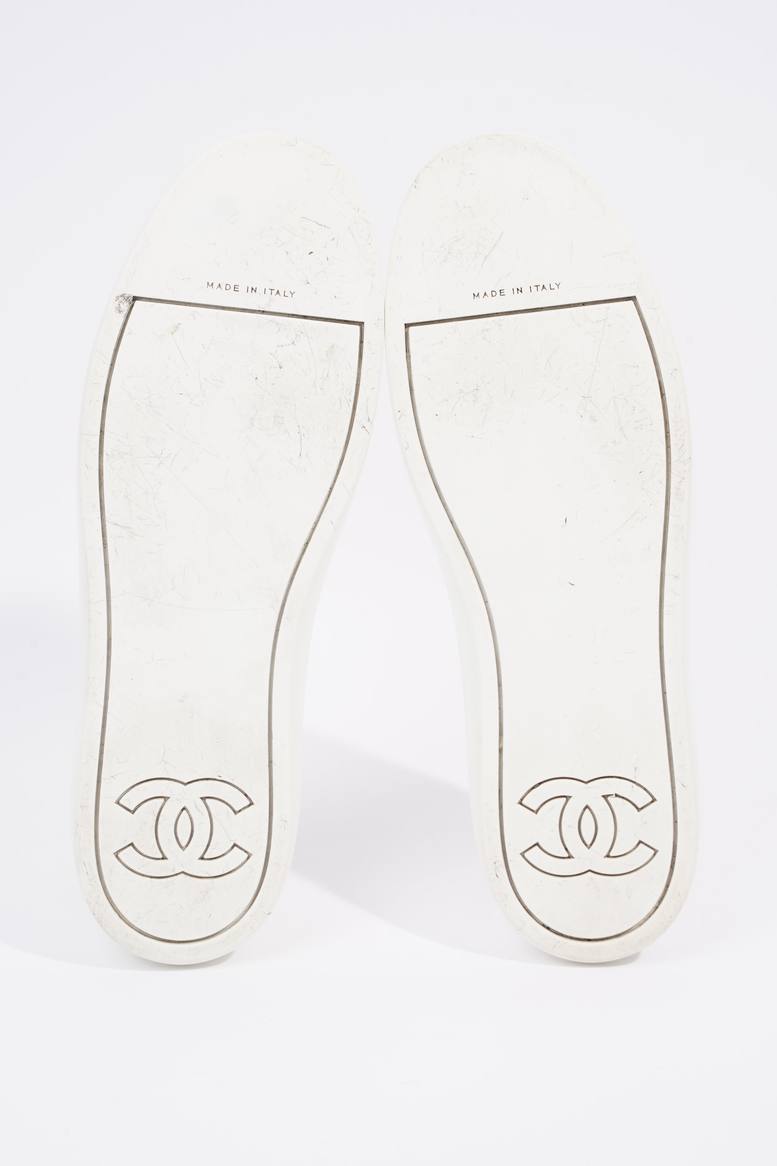 Chanel Womens CC Patent Logo Sneaker Blue / White EU 41 / UK 8
