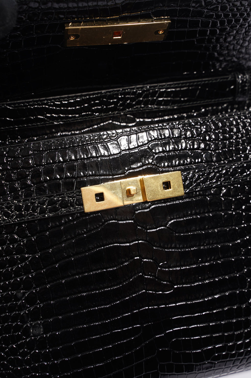 Saint Laurent Womens Manhattan Black Croc Medium