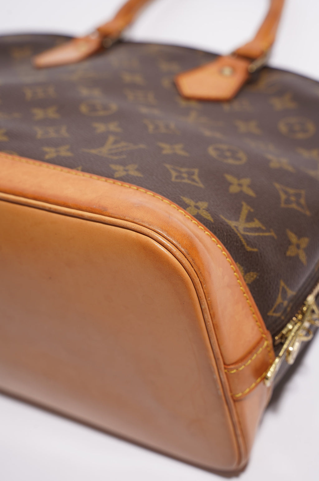 Louis Vuitton Womens Vintage Alma Monogram PM
