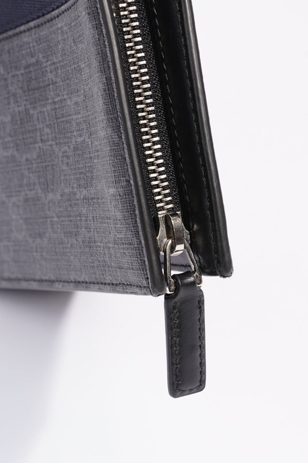 Gucci GG Supreme Pouch Black Canvas One Size