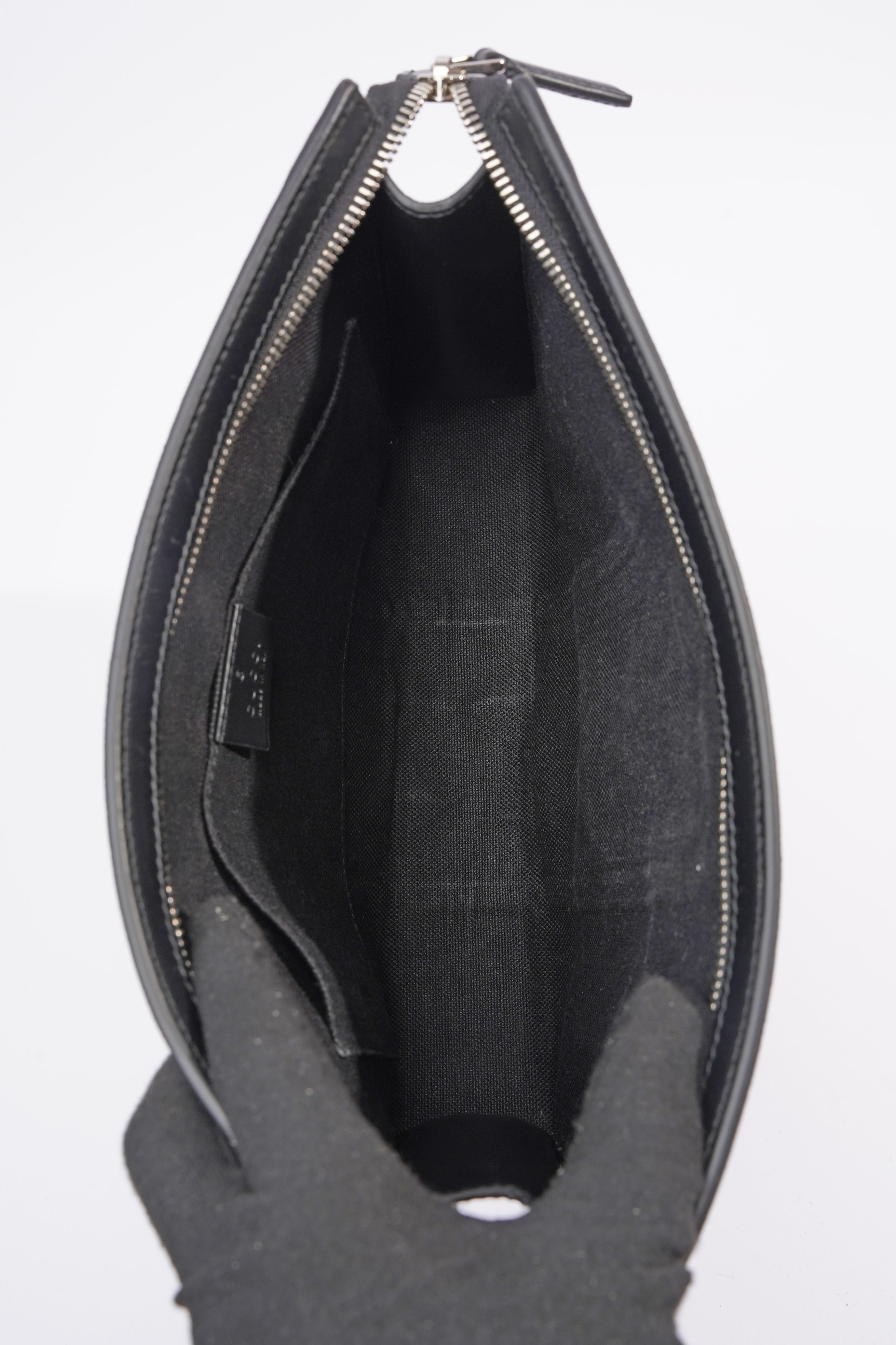Gucci GG Supreme Pouch Black Canvas One Size