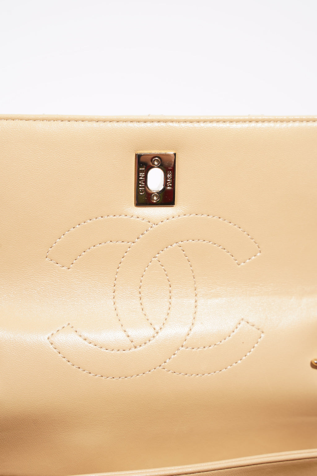 Chanel Womens Trendy Flap Bag Biscuit Lambskin Small