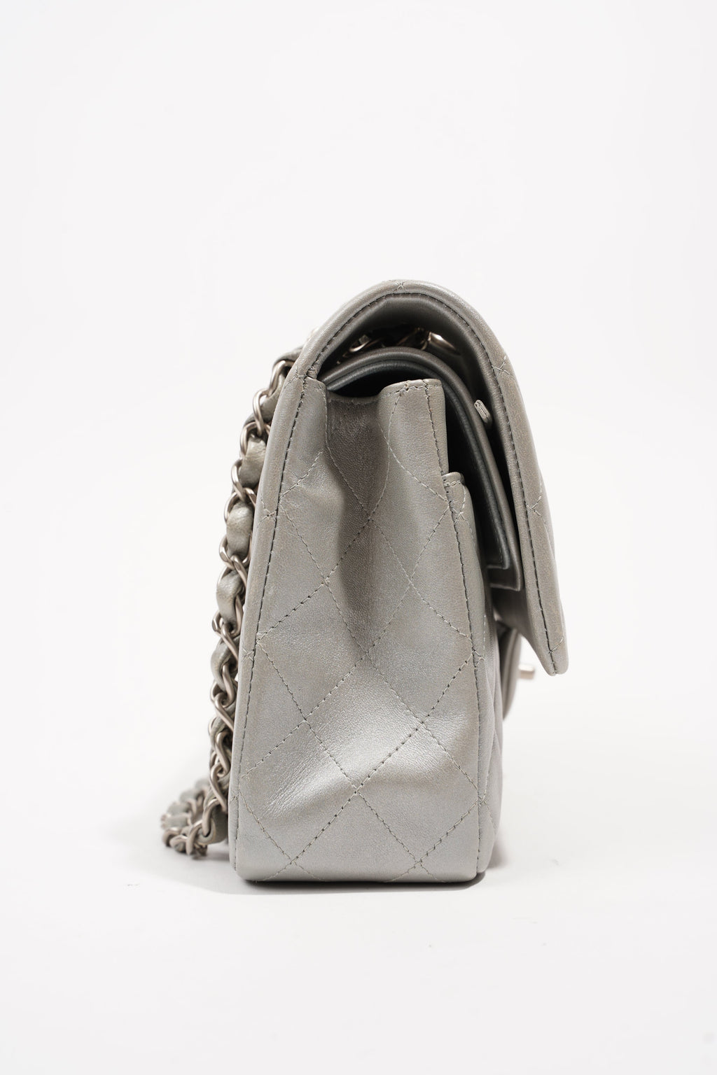 Chanel Womens Quilted Lambskin Leather Classic Double Flap Medium