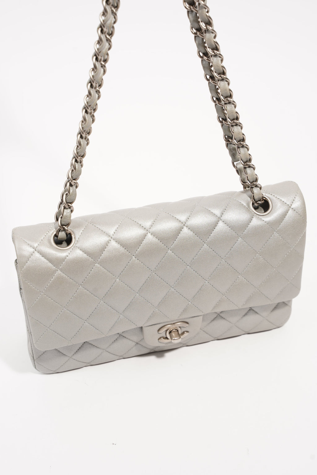 Chanel Womens Quilted Lambskin Leather Classic Double Flap Medium