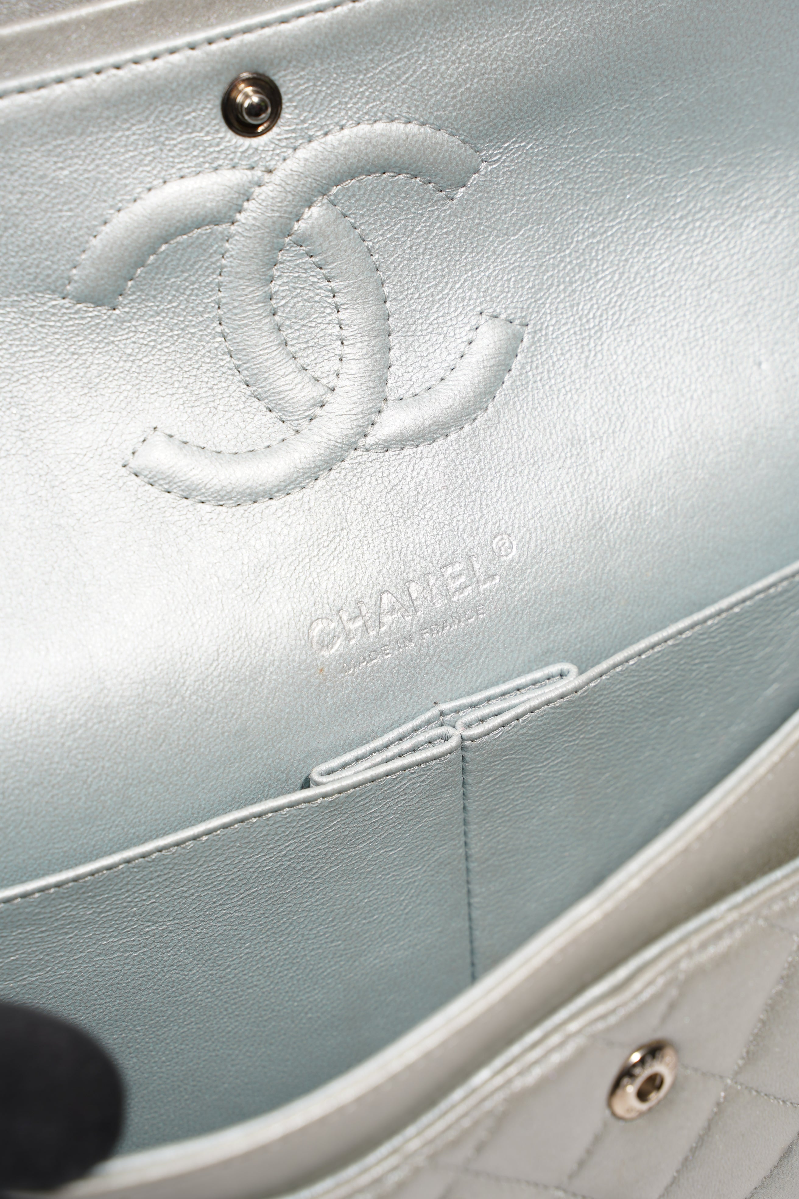 Chanel Womens Quilted Lambskin Leather Classic Double Flap Medium