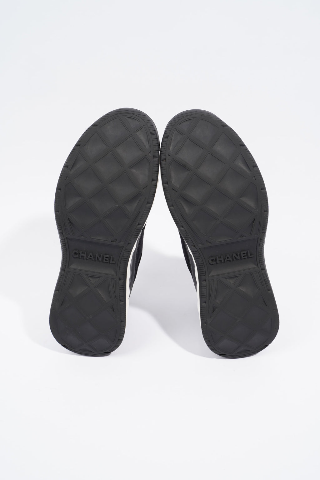 Chanel Womens CC Logo Runner Black EU 38 / UK 5
