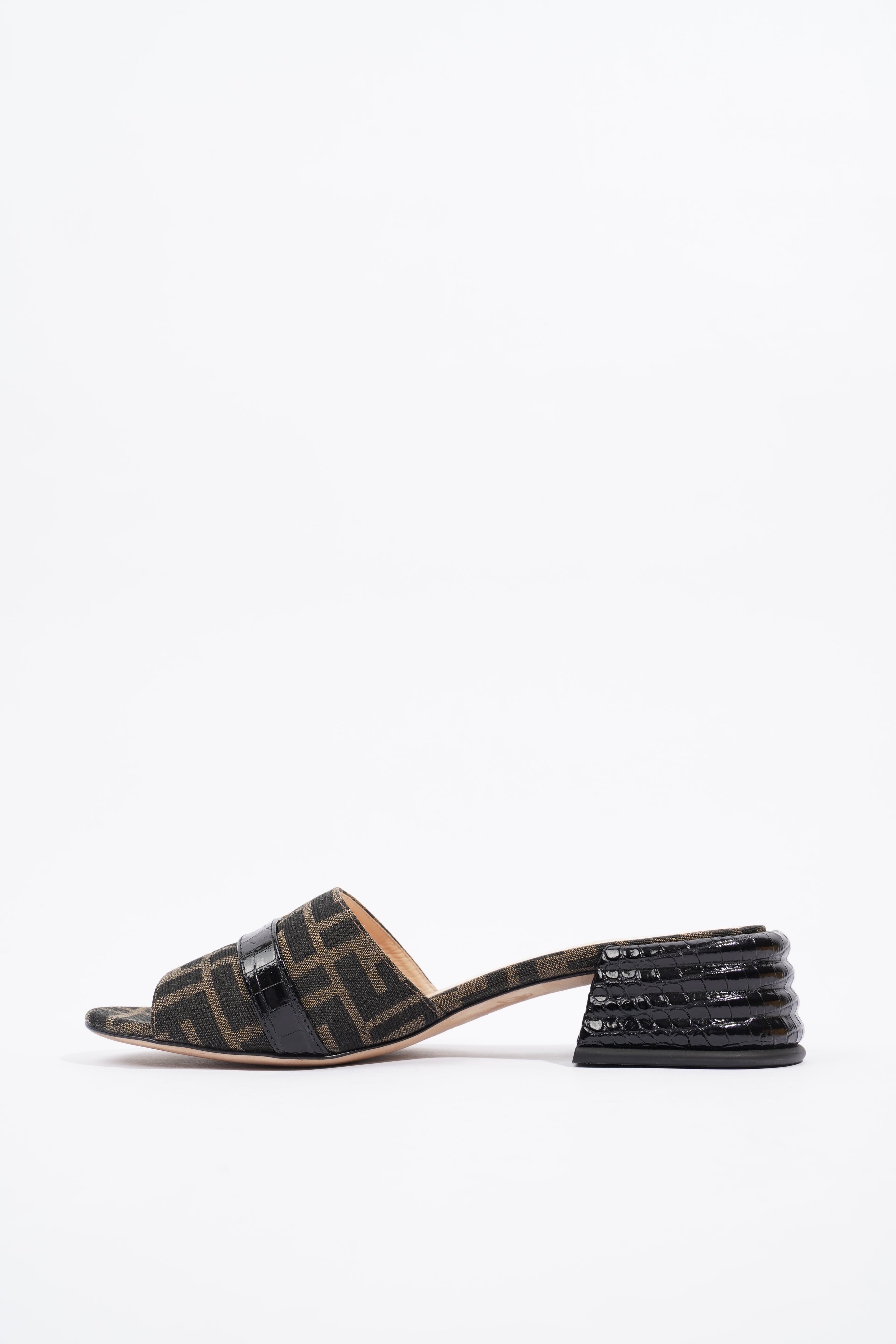 Fendi FF Sandal Zucca EU 38 / UK 5