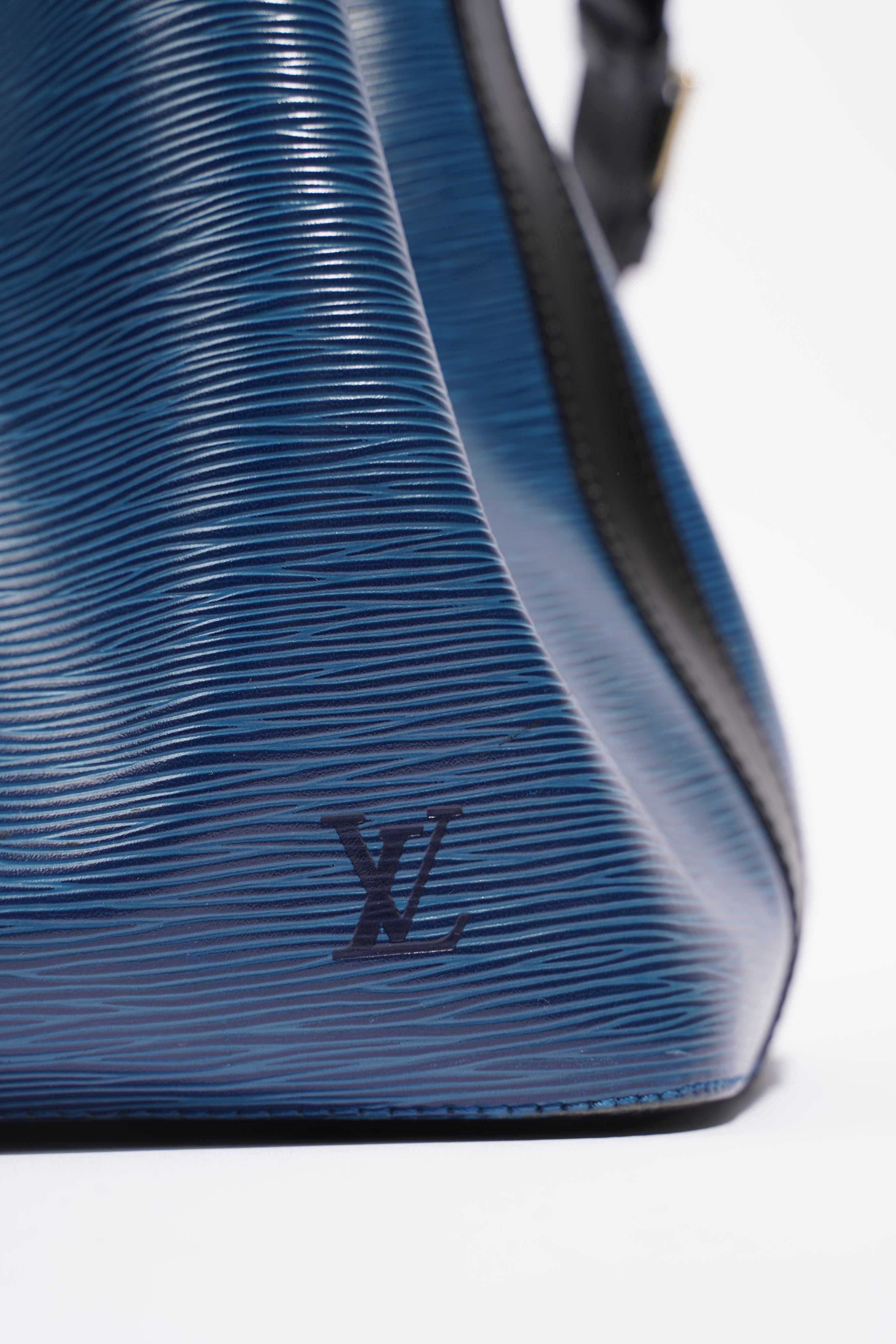 Louis Vuitton Womens Neo Noe Blue Epi Leather