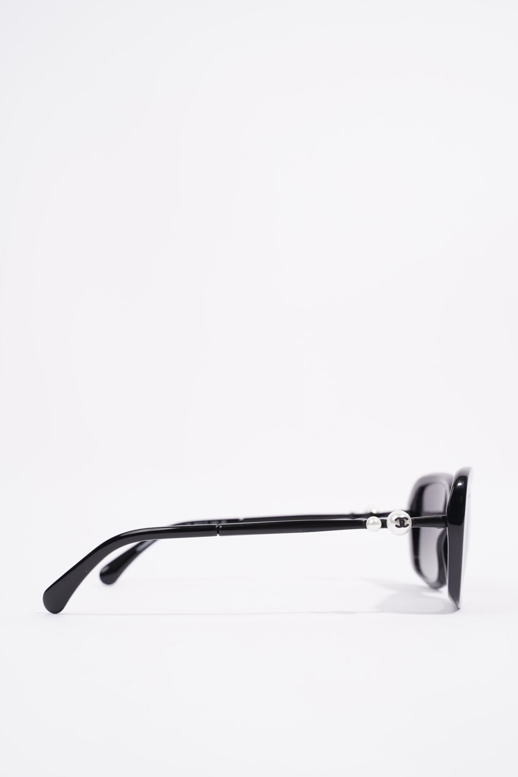 Chanel Womens Pearl CC Sunglasses Black Acetate 140
