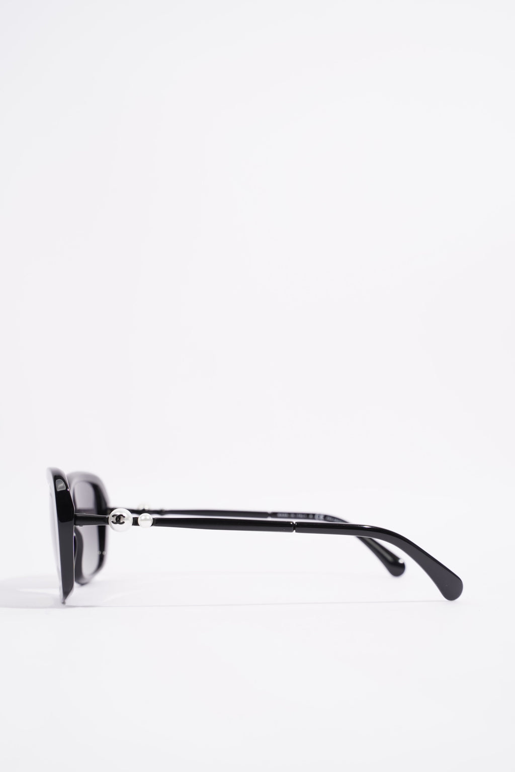 Chanel Womens Pearl CC Sunglasses Black Acetate 140