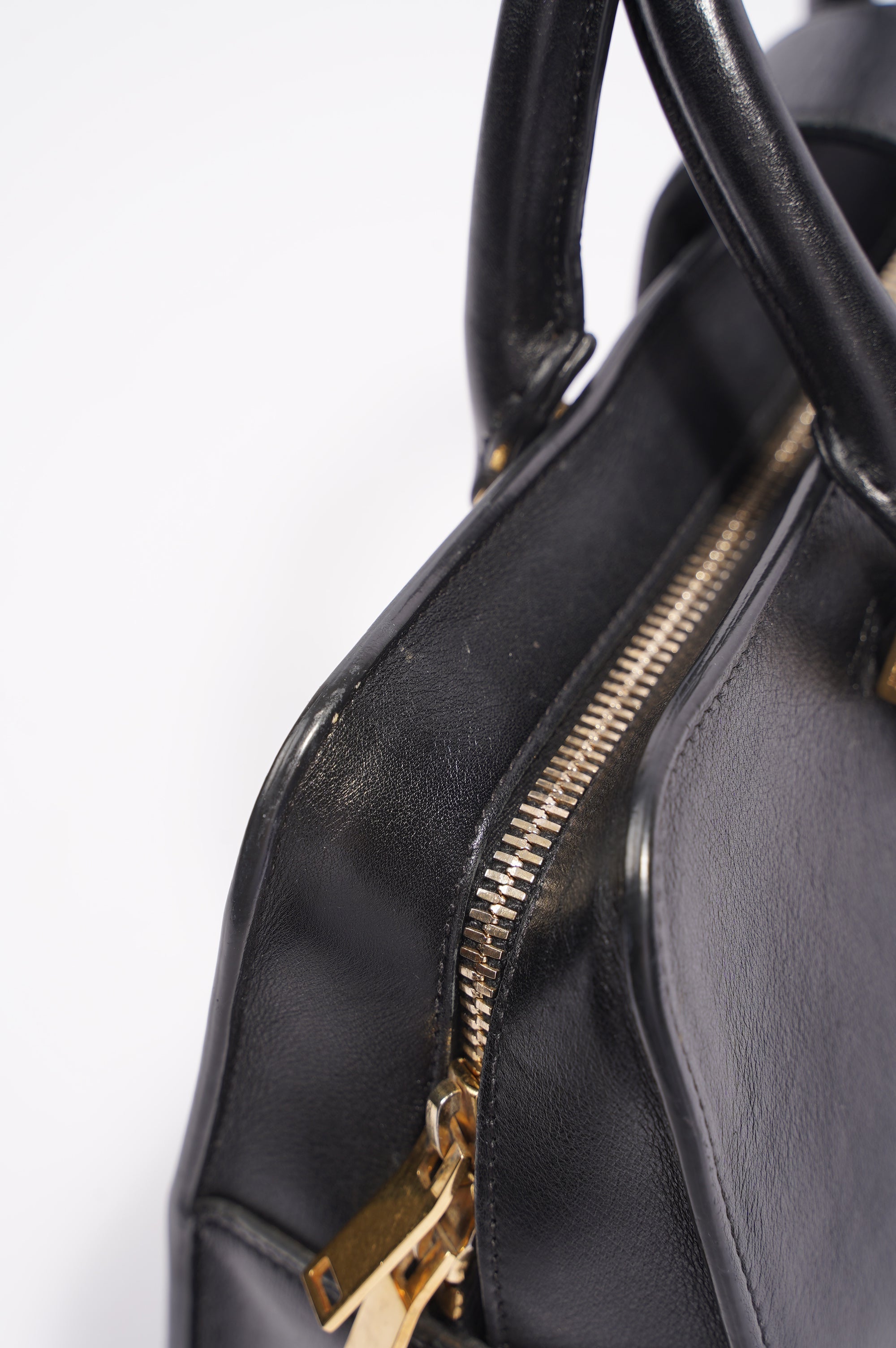 Saint Laurent Womens Cabas Black / Gold Small