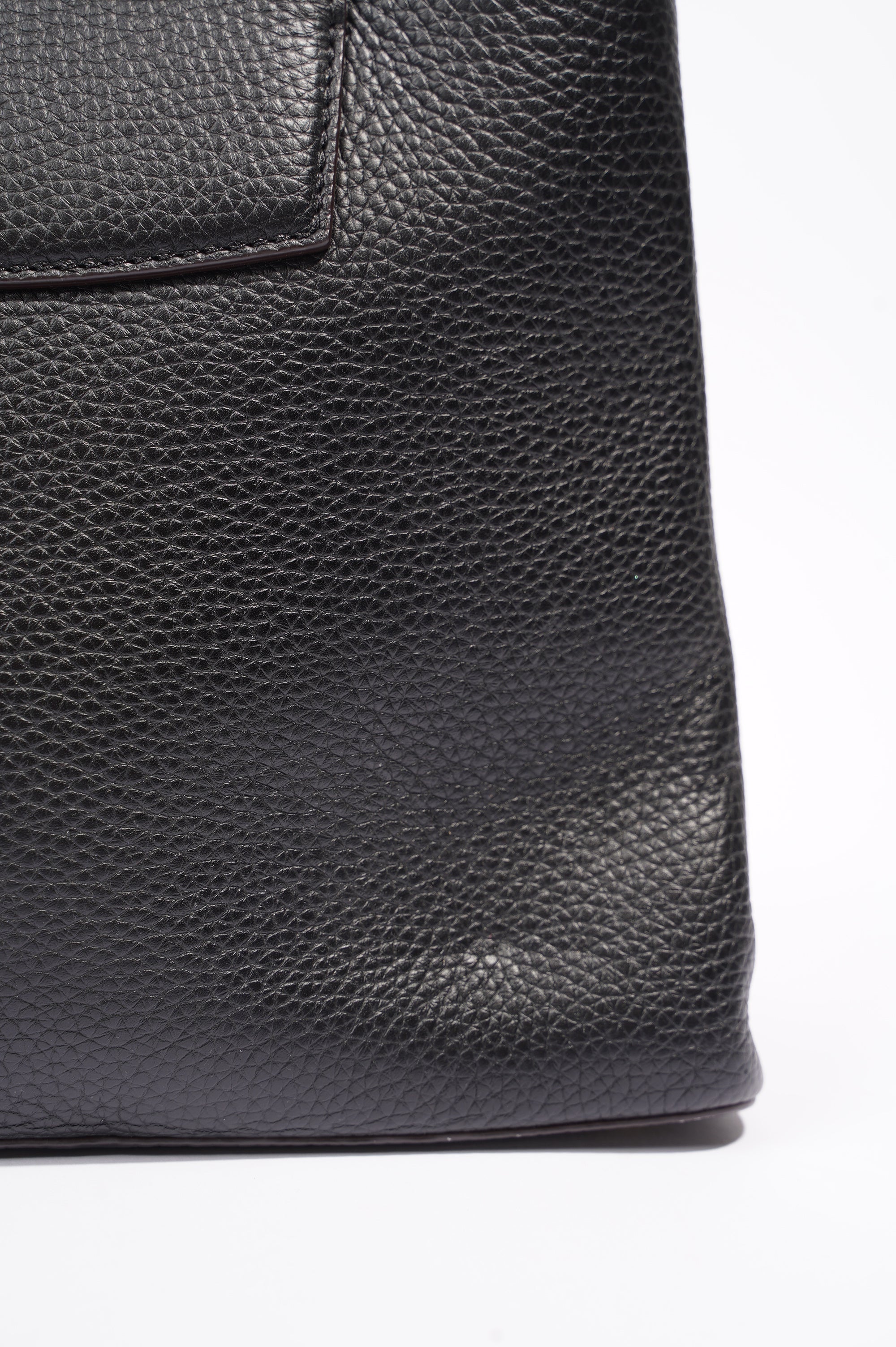 Louis Vuitton Womens Capucines Black Taurillon Leather MM