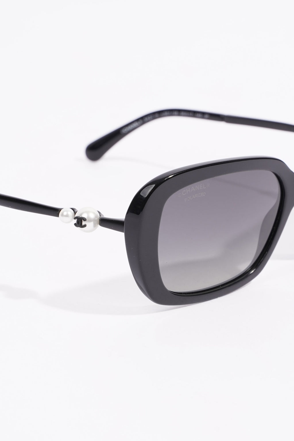 Chanel Womens Pearl CC Sunglasses Black Acetate 140