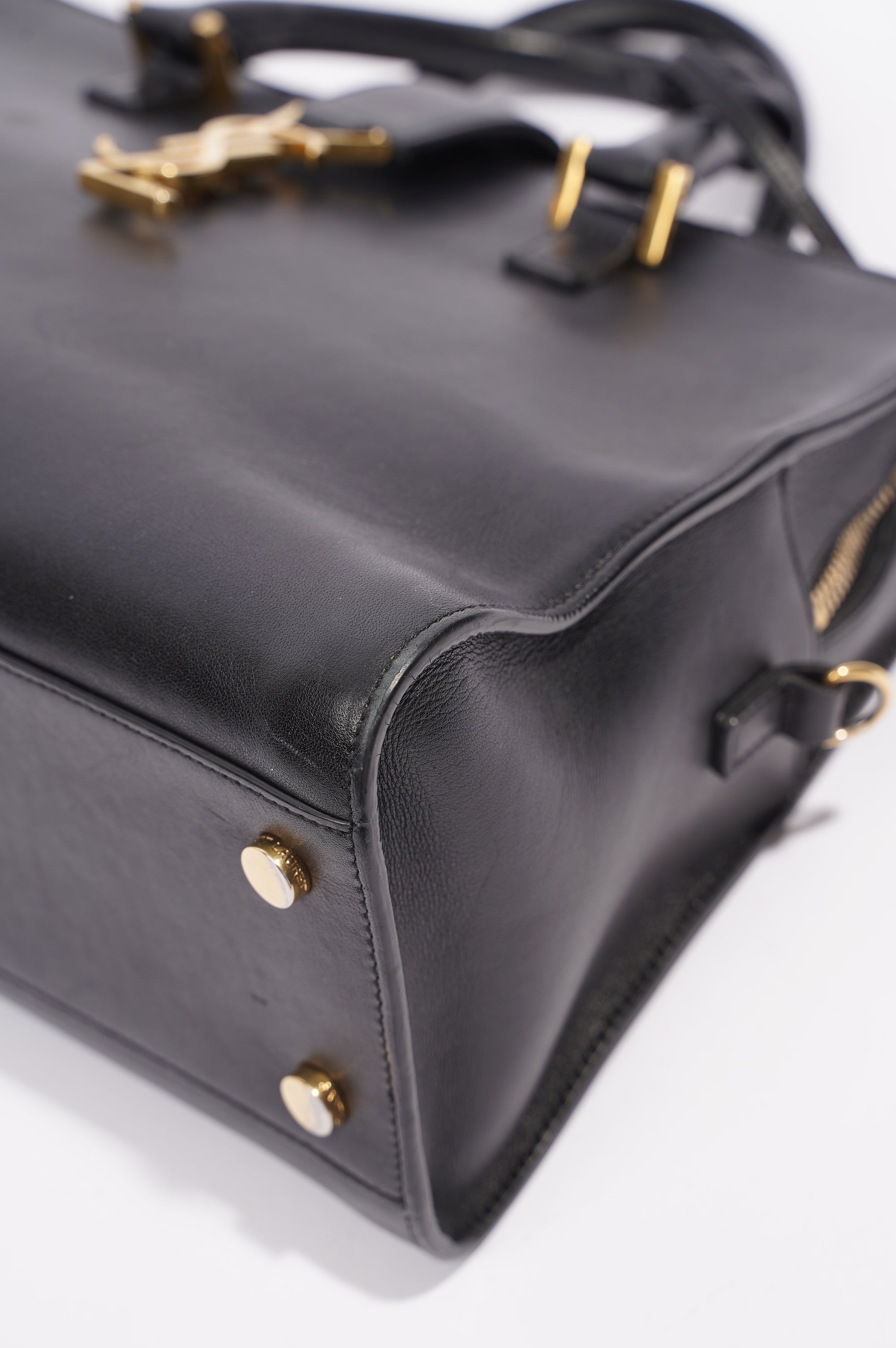Saint Laurent Womens Cabas Black / Gold Small