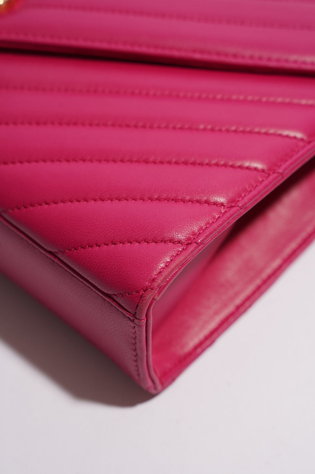 Saint Laurent Womens Chevron Envelope Bag Pink Medium