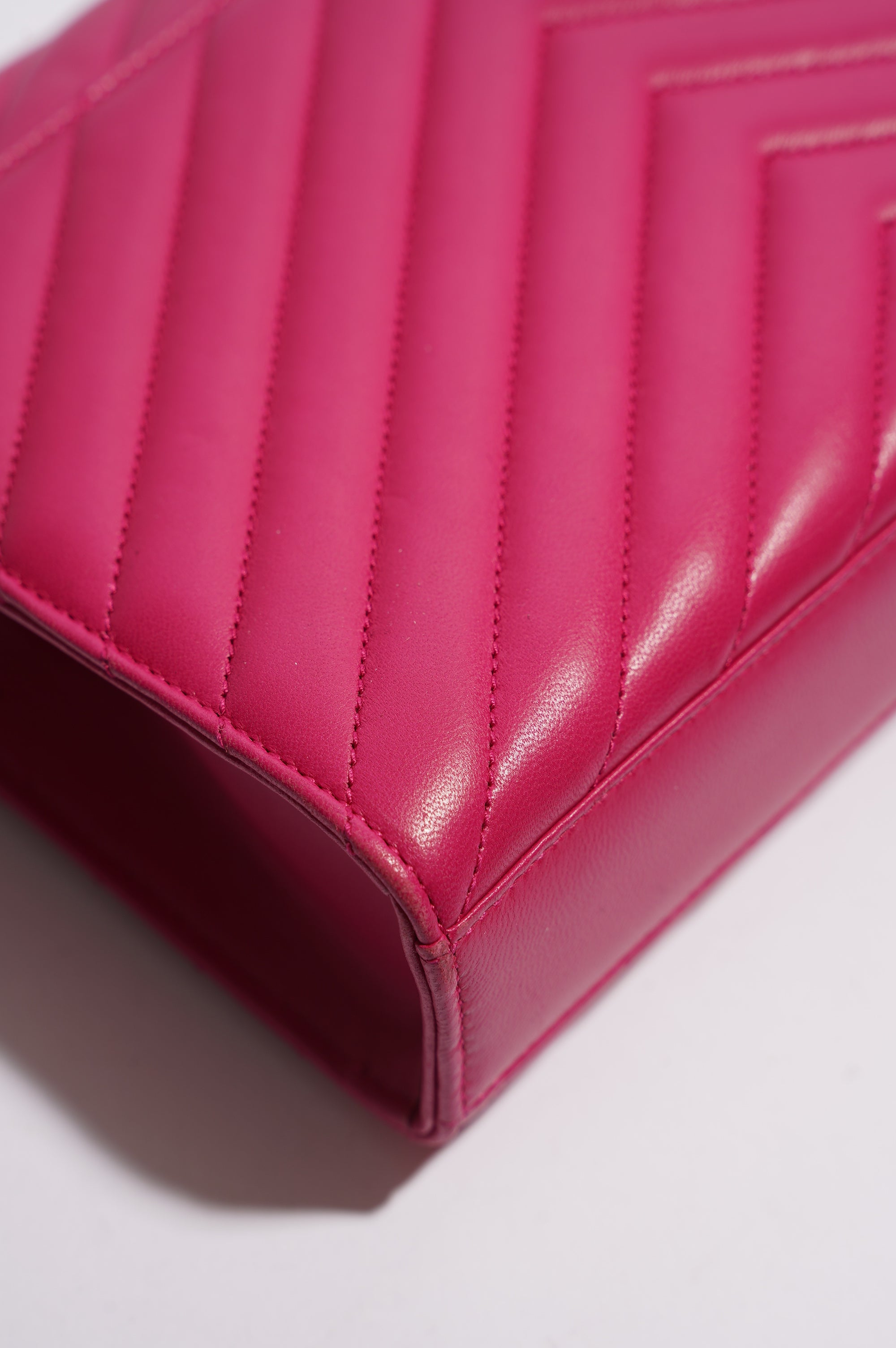Saint Laurent Womens Chevron Envelope Bag Pink Medium