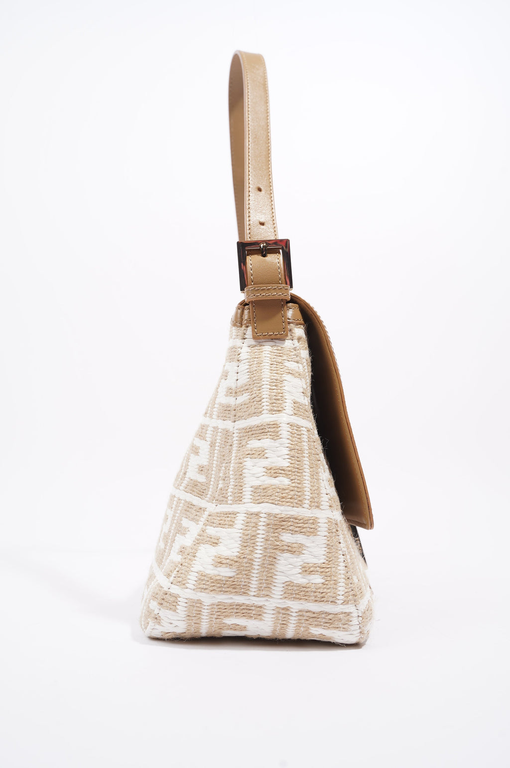 Fendi Womens Baguette Handbag Beige / White