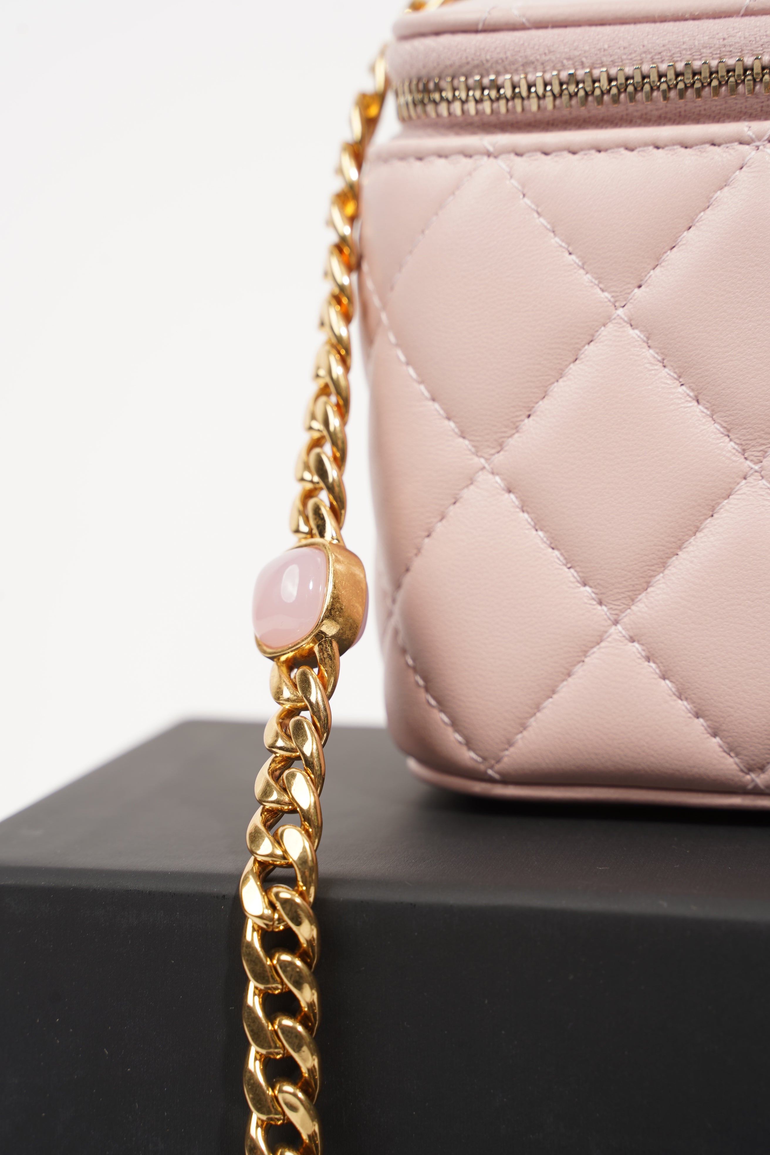 Chanel Womens Vanity Case With Jewel Chain
