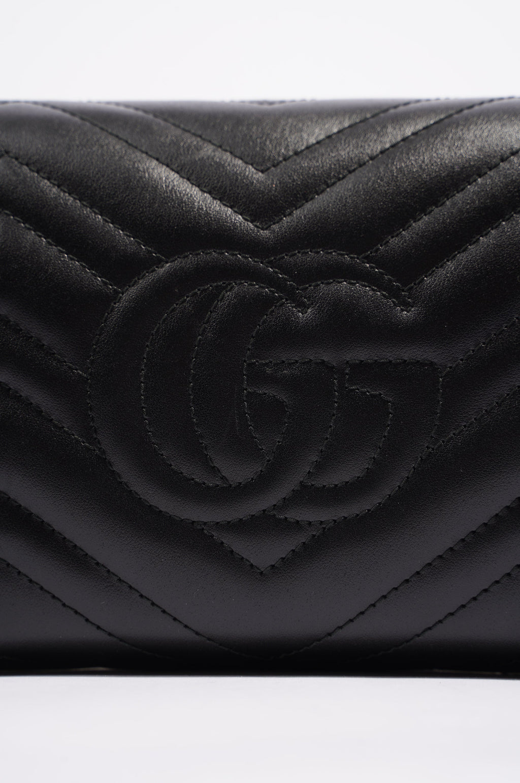 Gucci Womens Marmont Flap Black / Gold Matelasse Mini