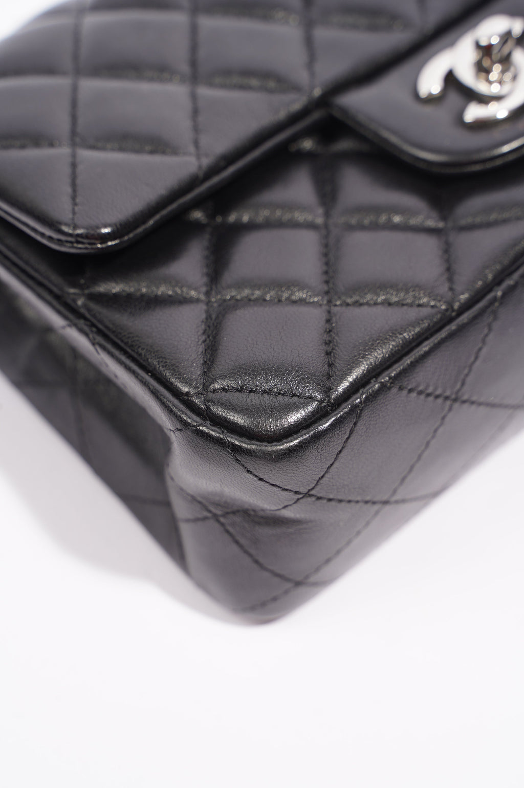 Chanel Womens Lambskin Flap Bag Black Mini
