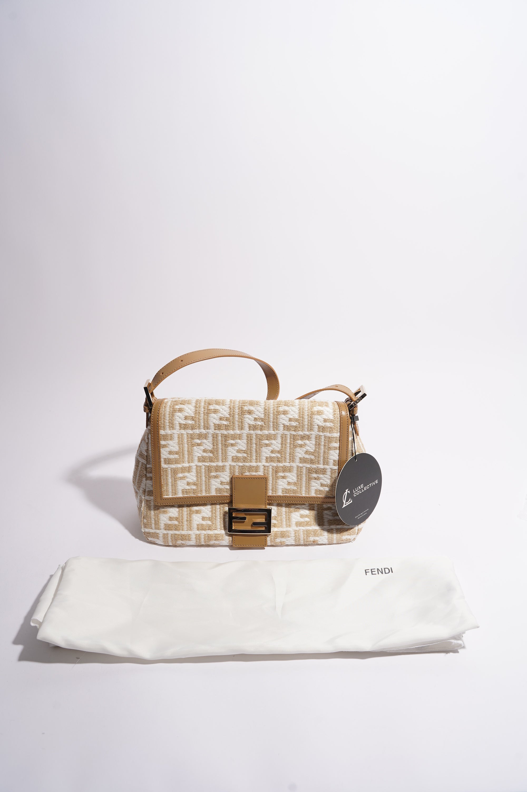 Fendi Womens Baguette Handbag Beige / White