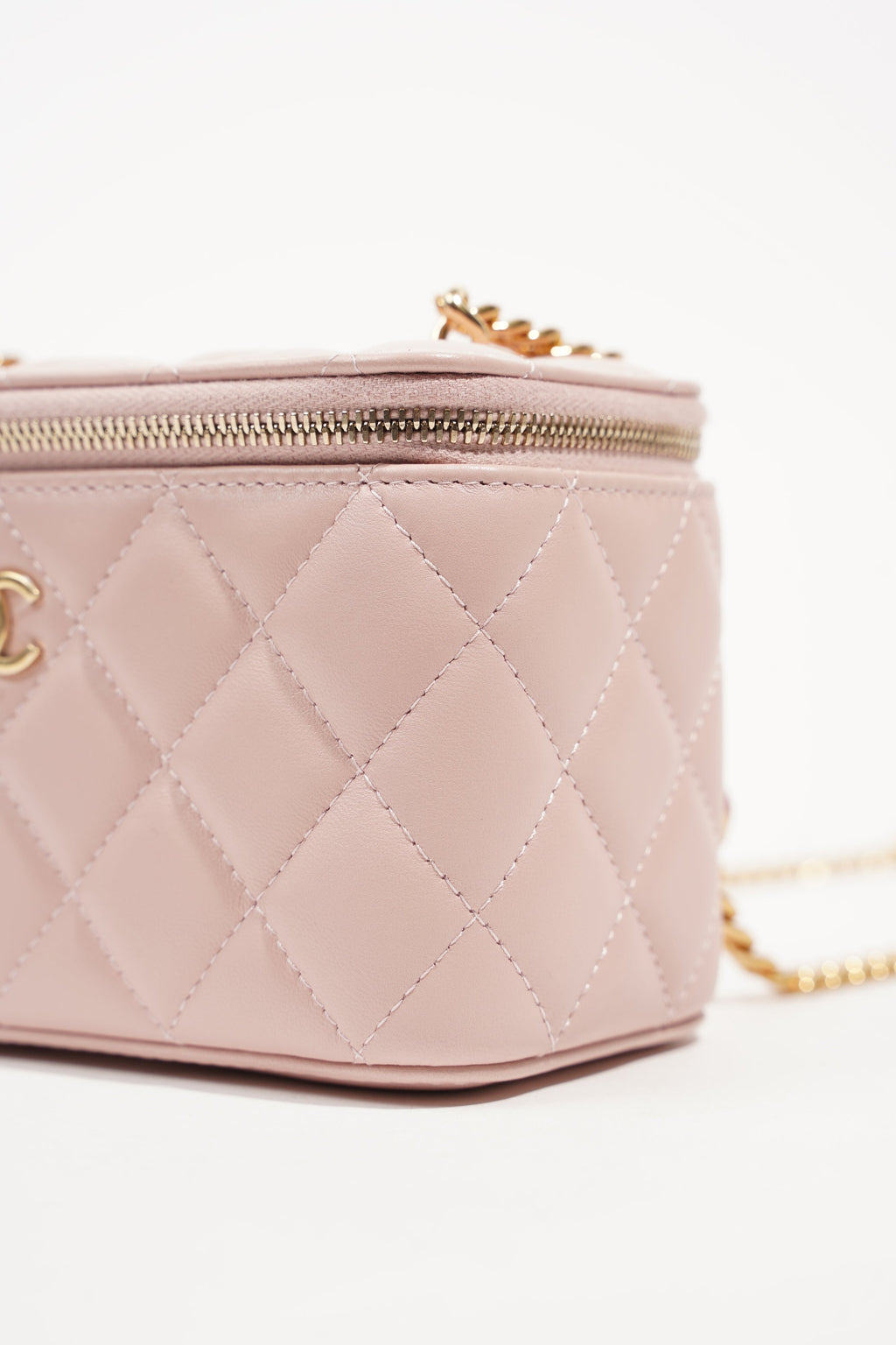 Chanel Womens Vanity Case With Jewel Chain
