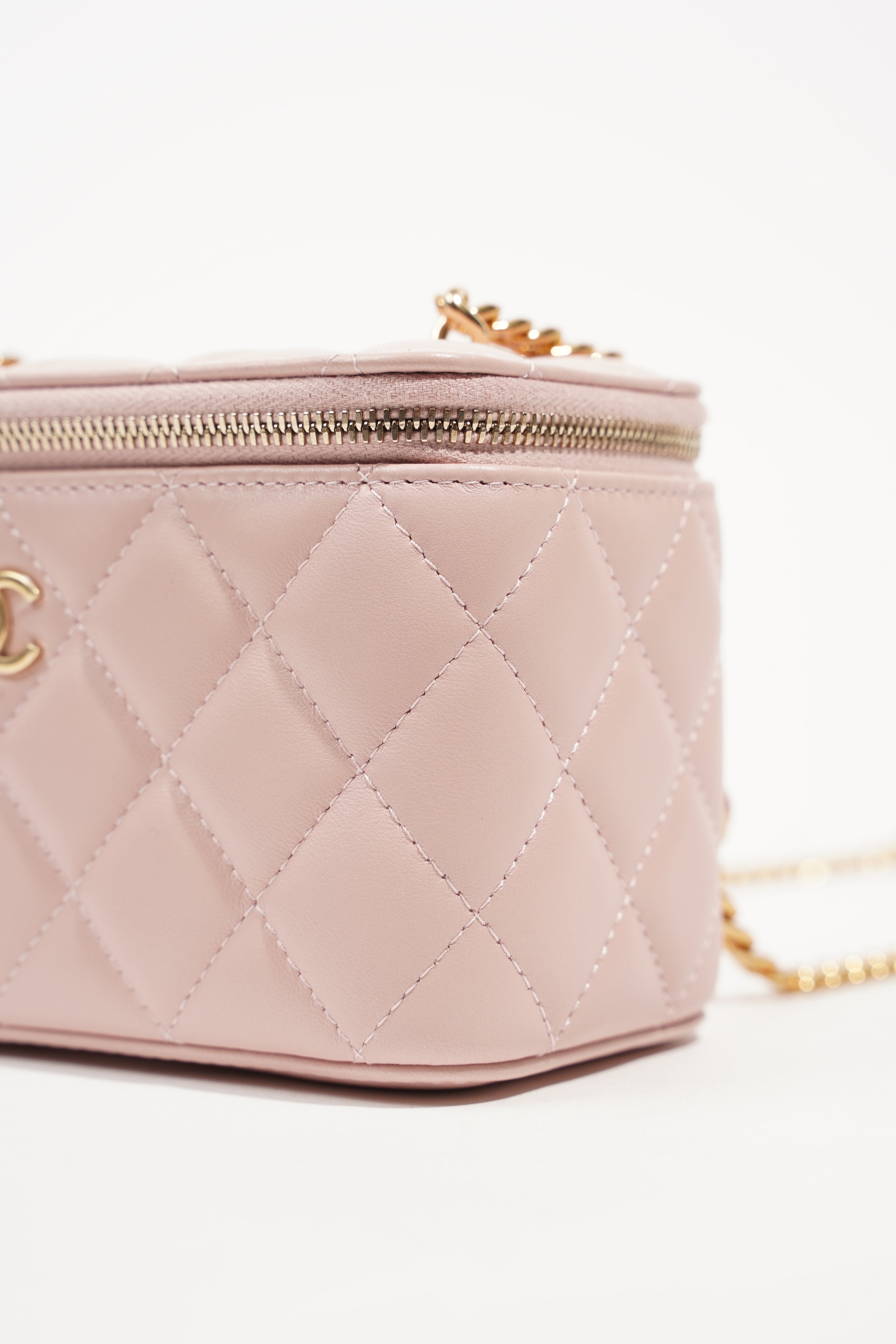 Chanel Womens Vanity Case With Jewel Chain