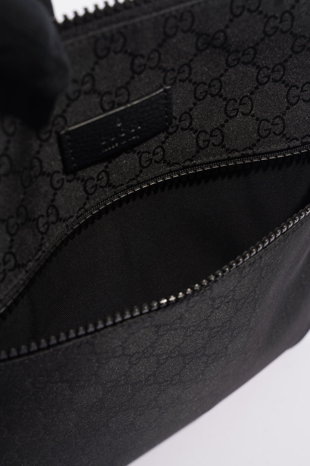 Gucci Mens GG Messenger Bag Black Small