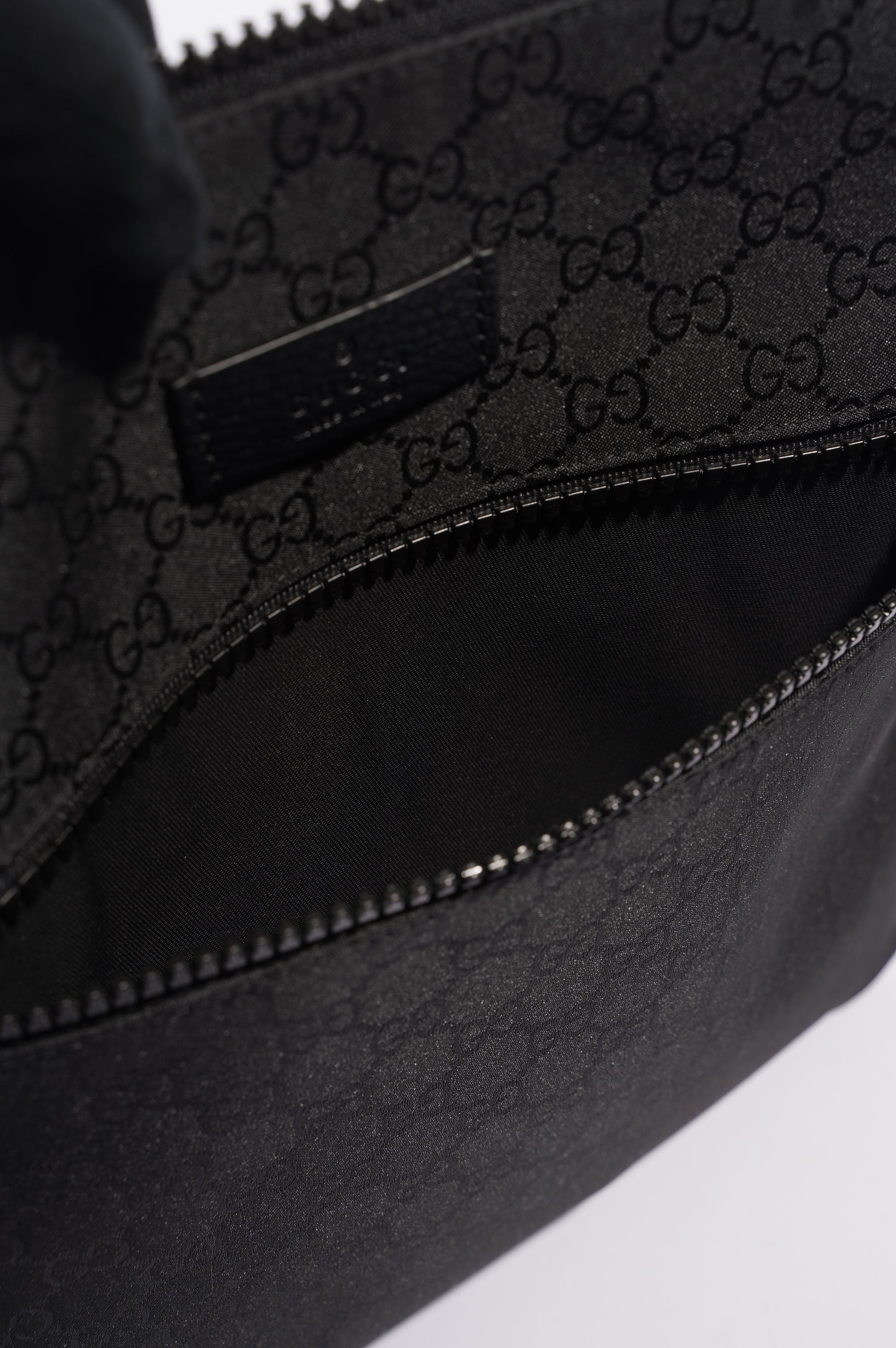 Gucci Mens GG Messenger Bag Black Small