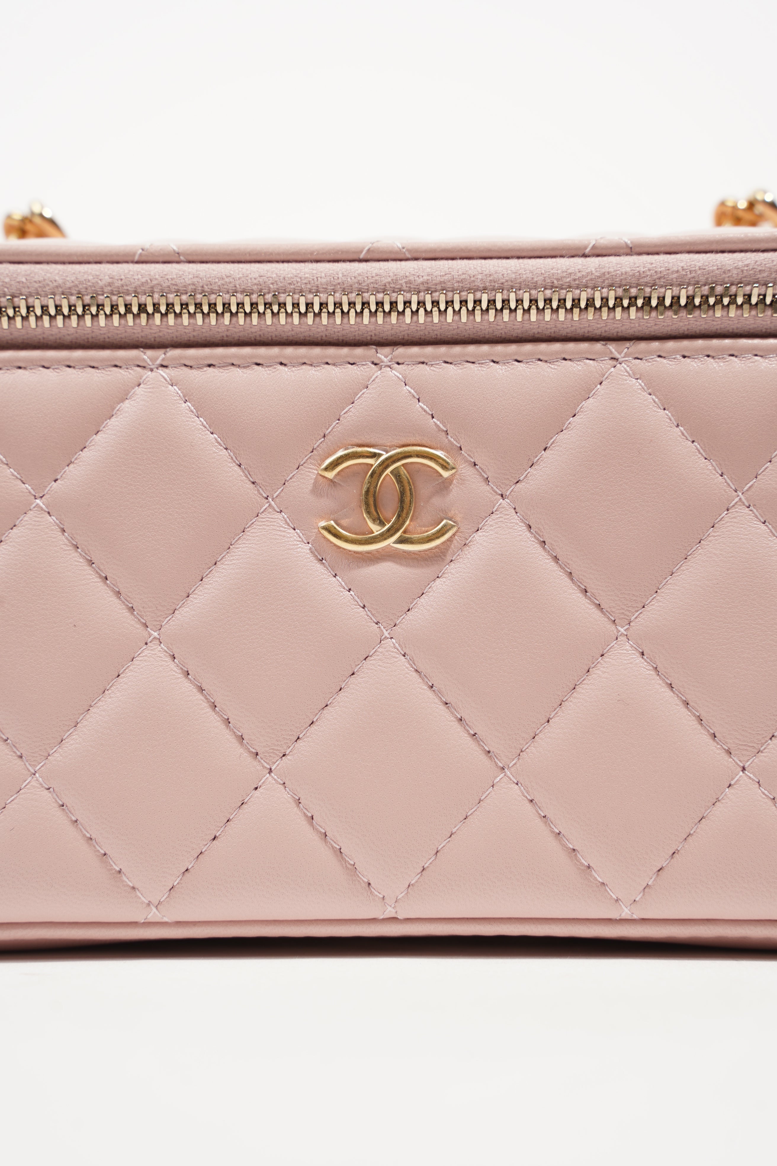 Chanel Womens Vanity Case With Jewel Chain