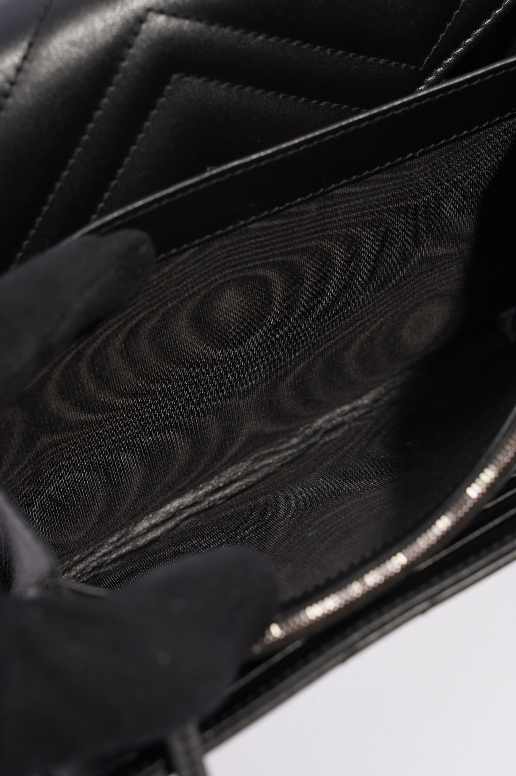 Gucci Womens Marmont Flap Black / Gold Matelasse Mini
