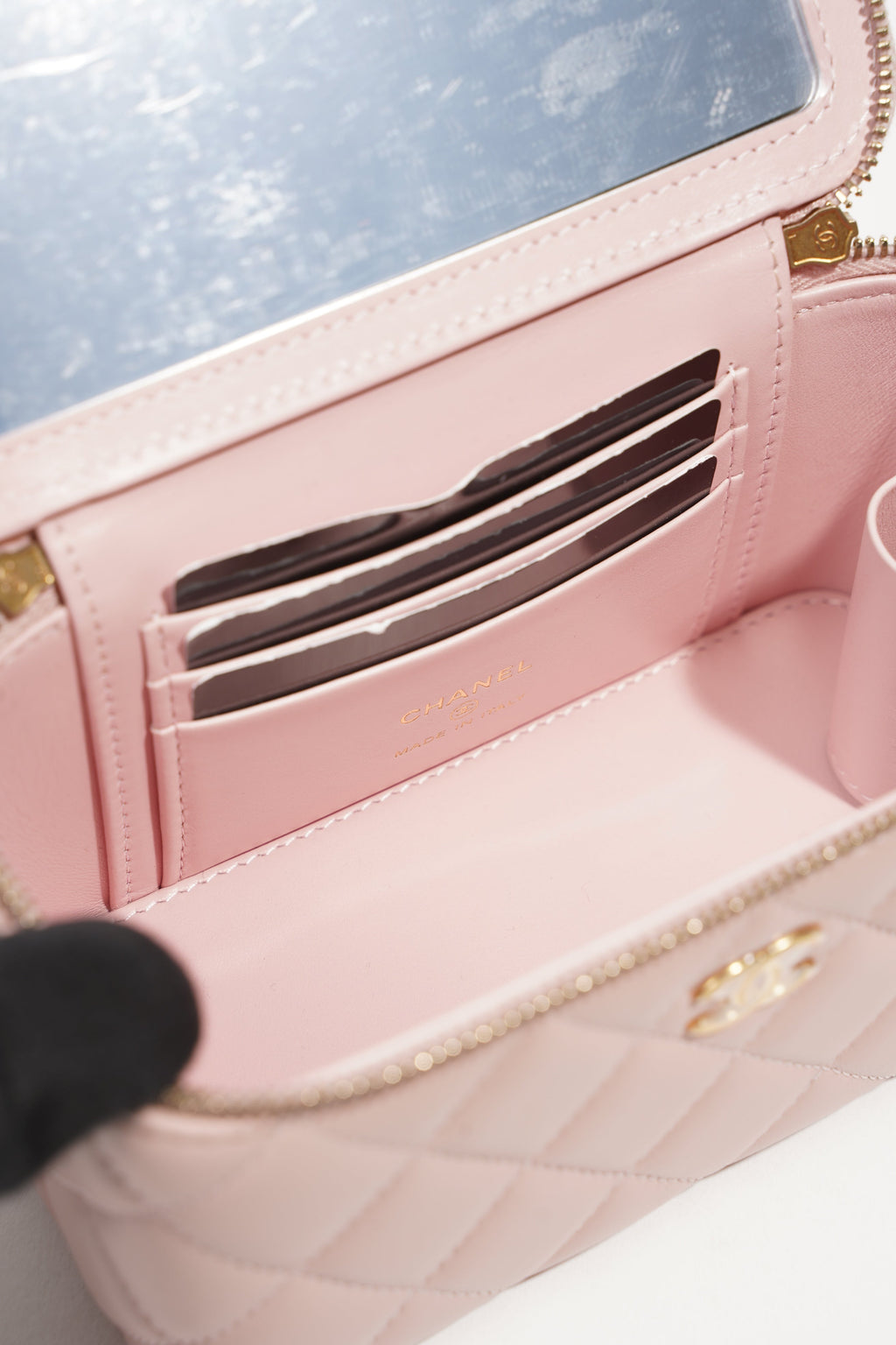 Chanel Womens Vanity Case With Jewel Chain