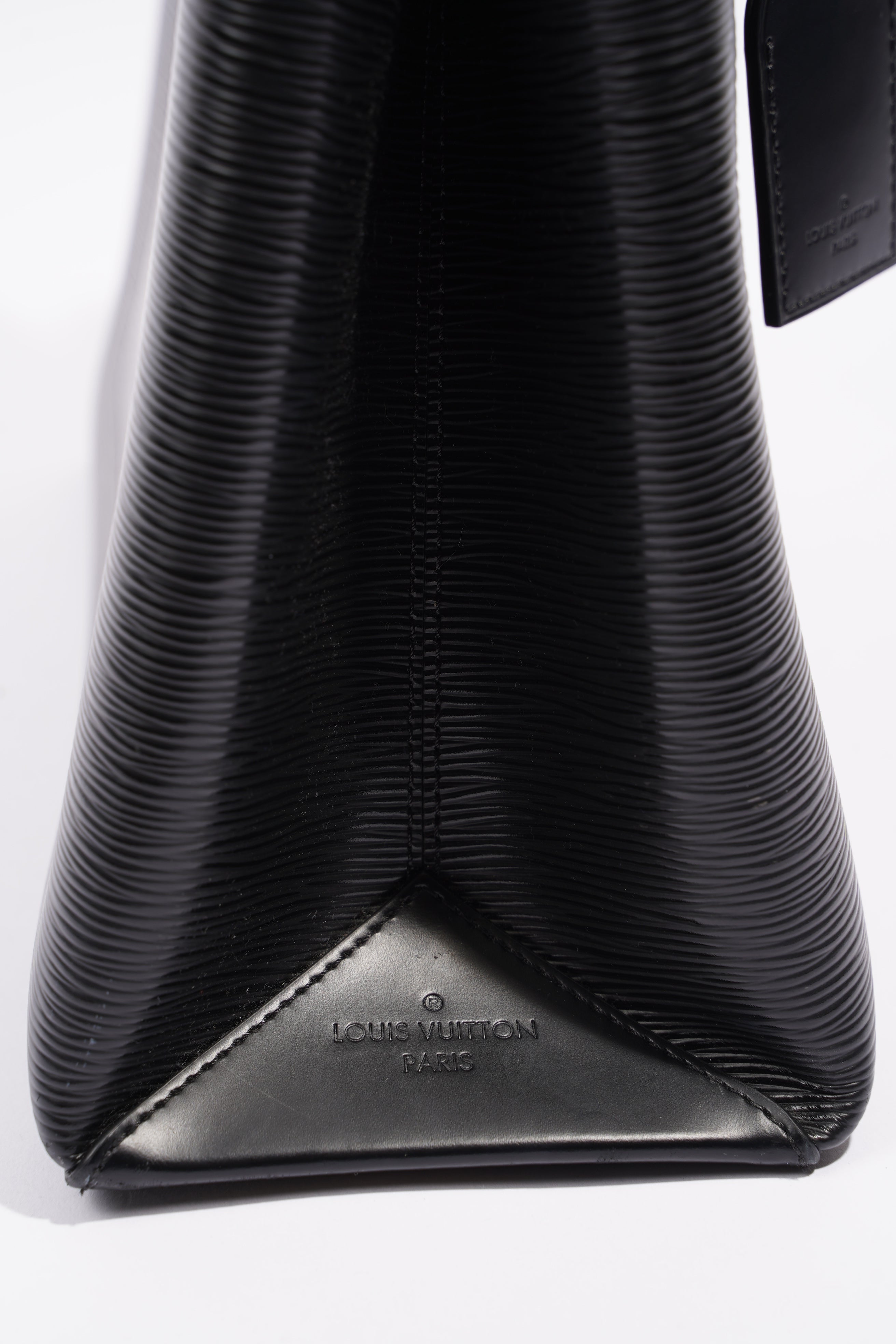Louis Vuitton Womens Kleber Black Epi Leather MM