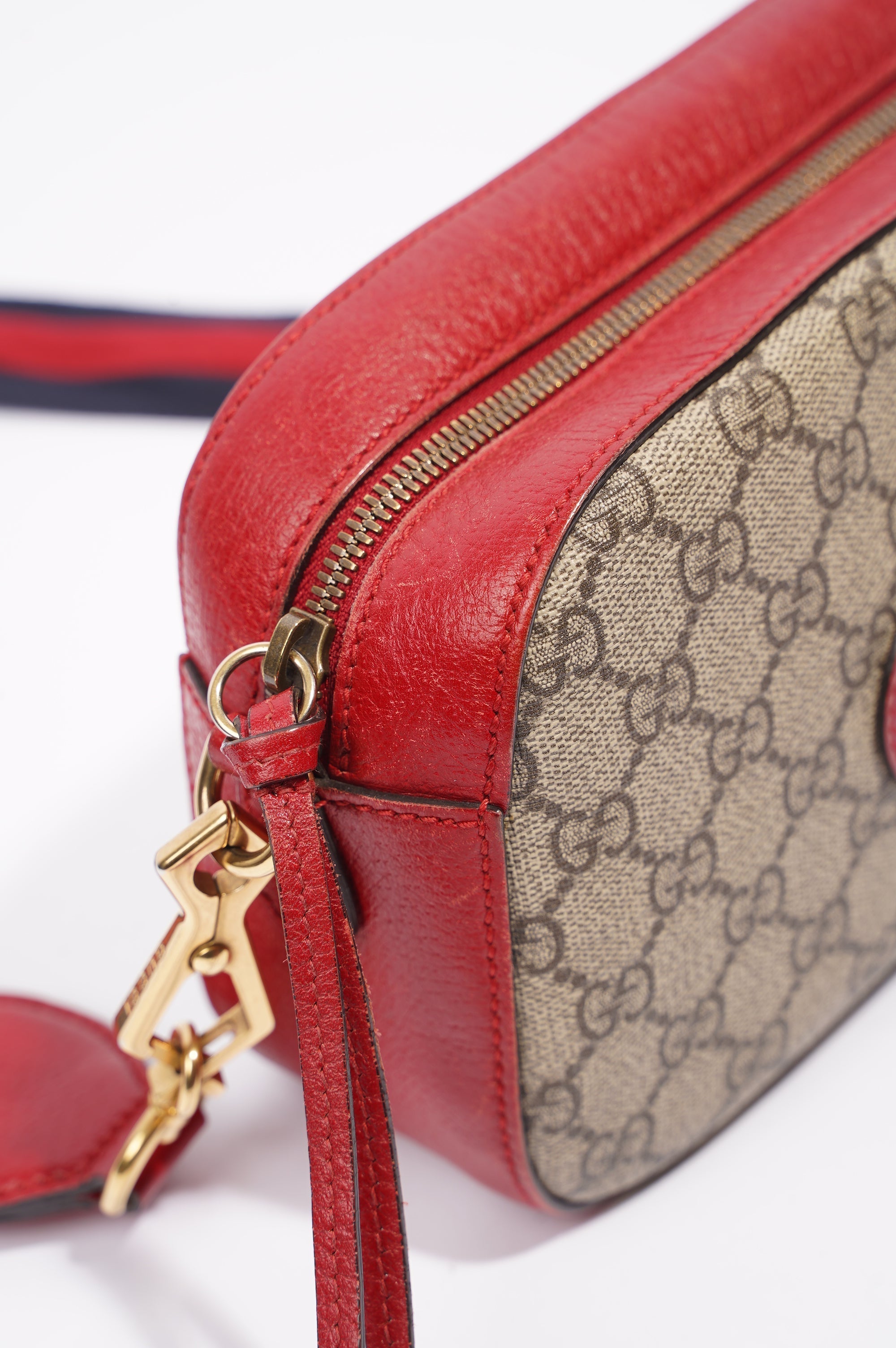 Gucci Womens Neo Vintage GG Messenger Bag Supreme Red