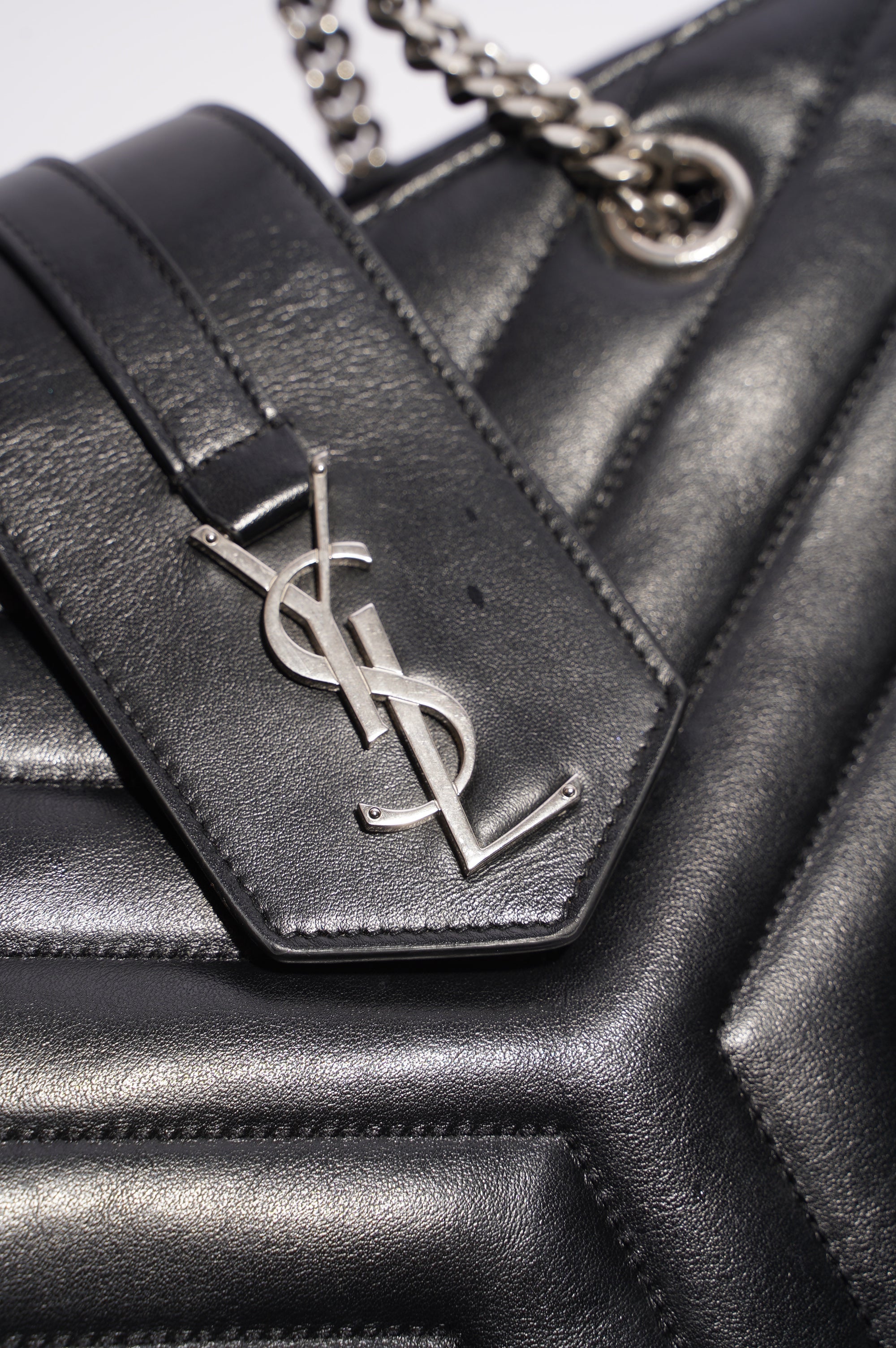 Saint Laurent Womens Lou Lou Shopper Bag Black / Silver Large