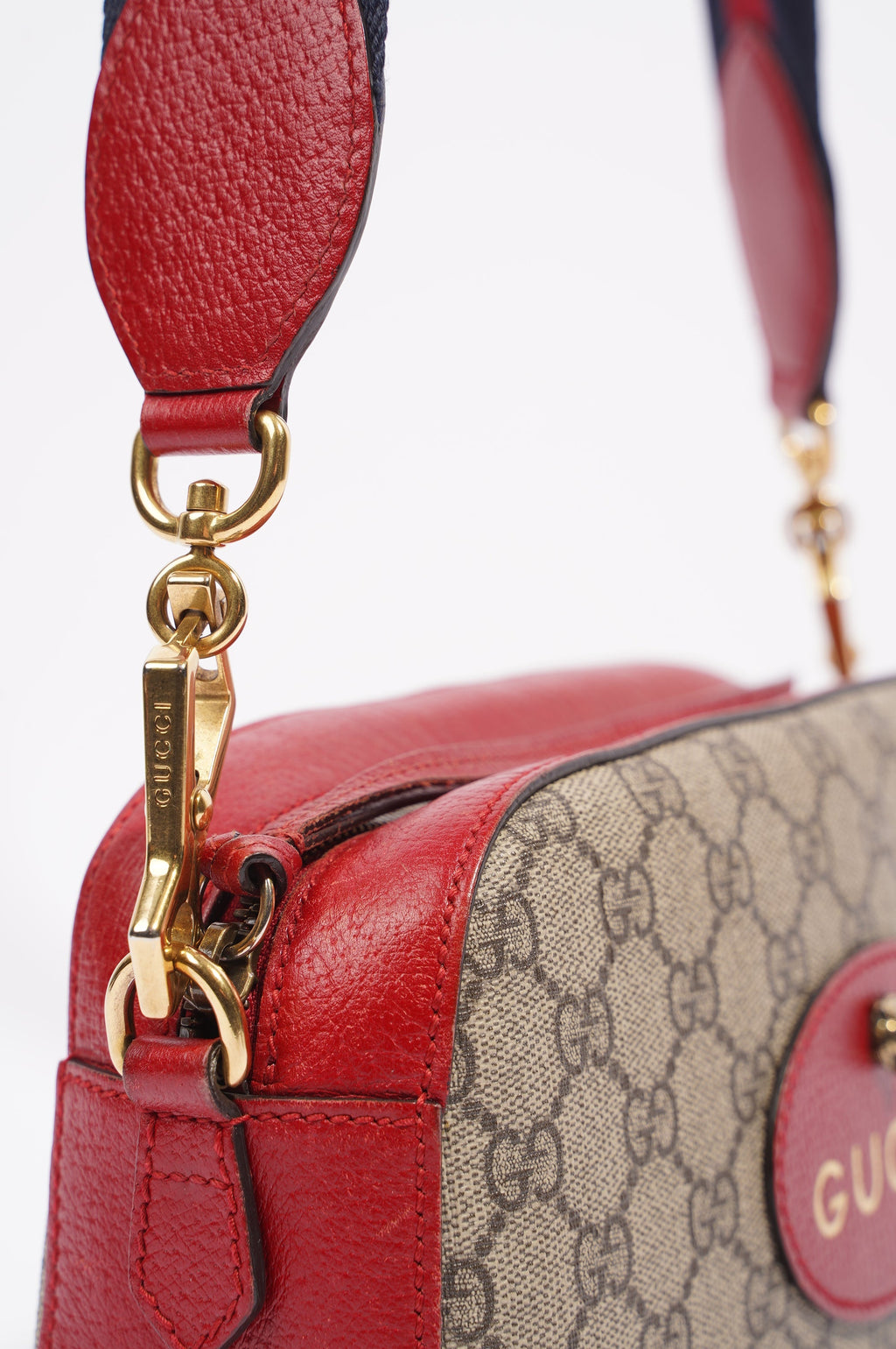 Gucci Womens Neo Vintage GG Messenger Bag Supreme Red