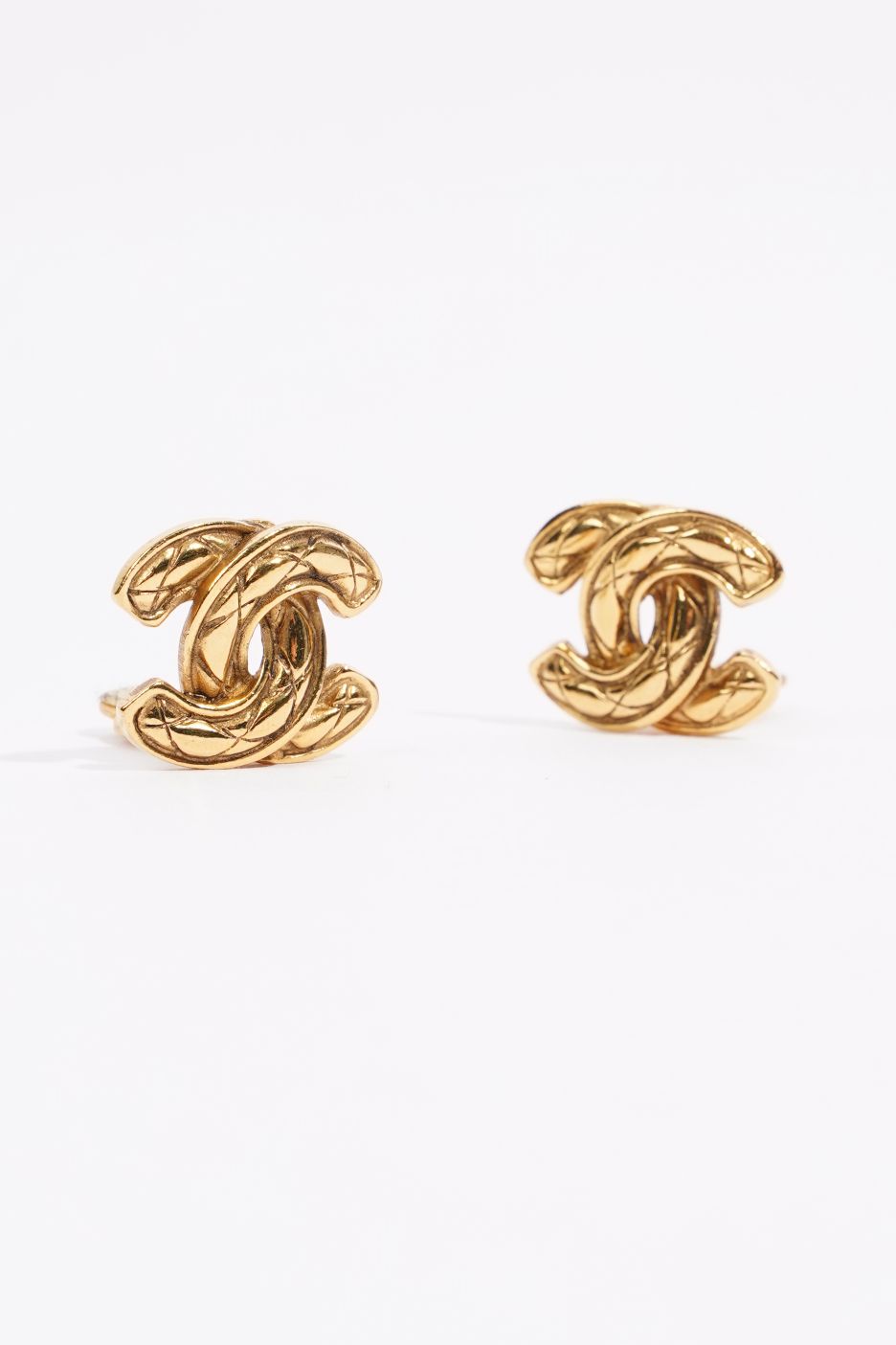 Chanel Womens Vintage Coco Earrings Gold