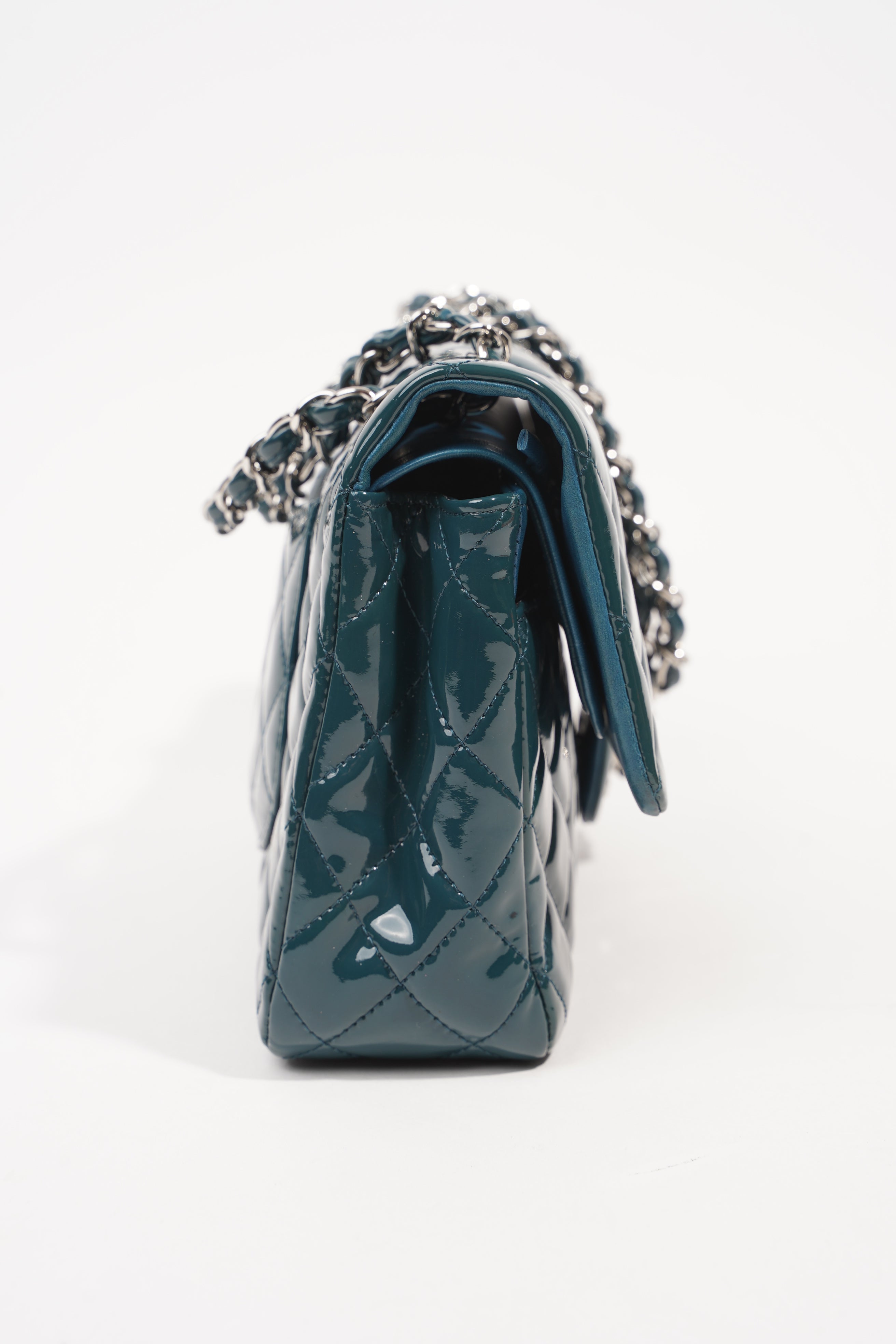 Chanel Womens Classic Flap Bag Medium