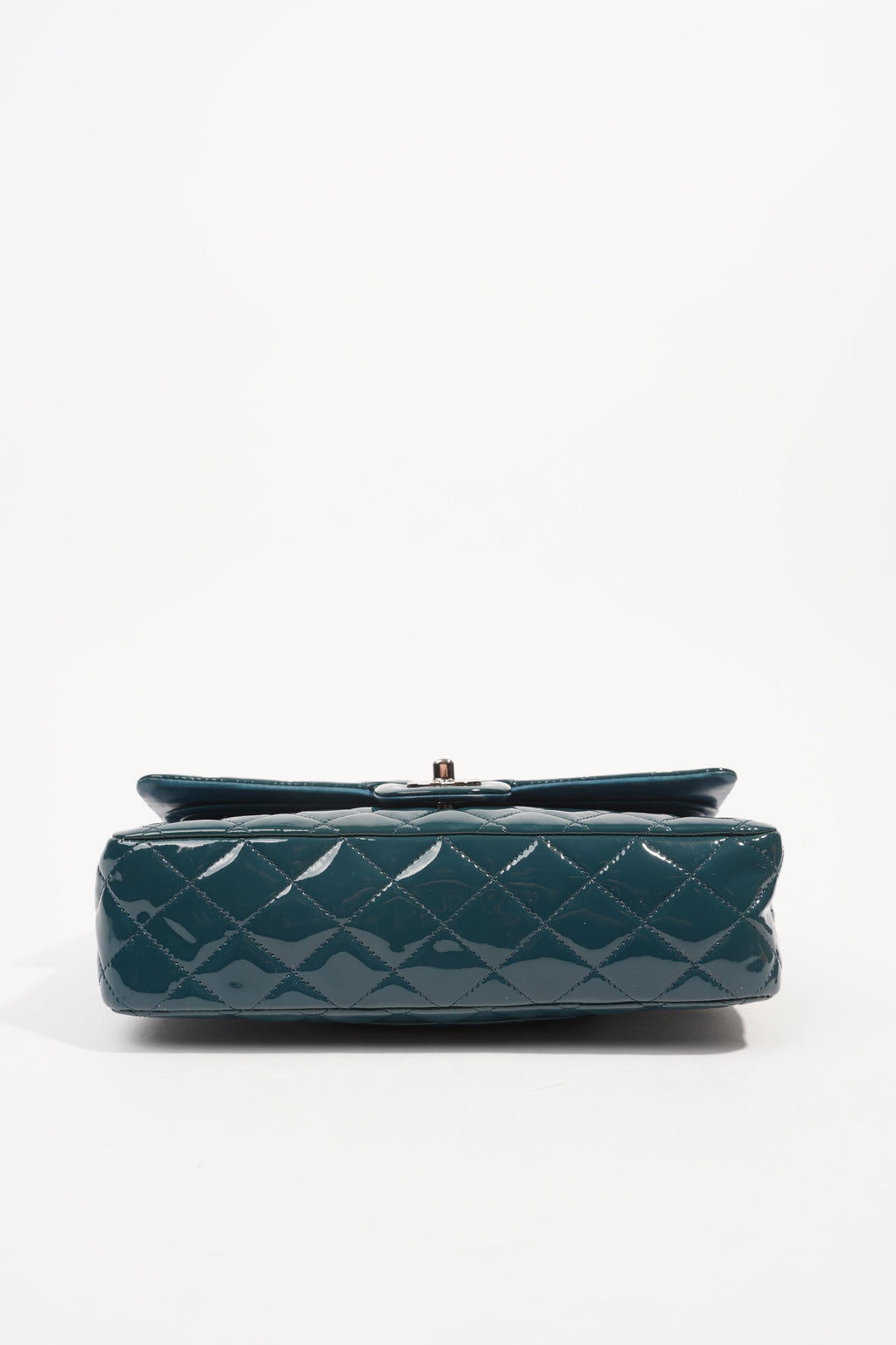 Chanel Womens Classic Flap Bag Medium