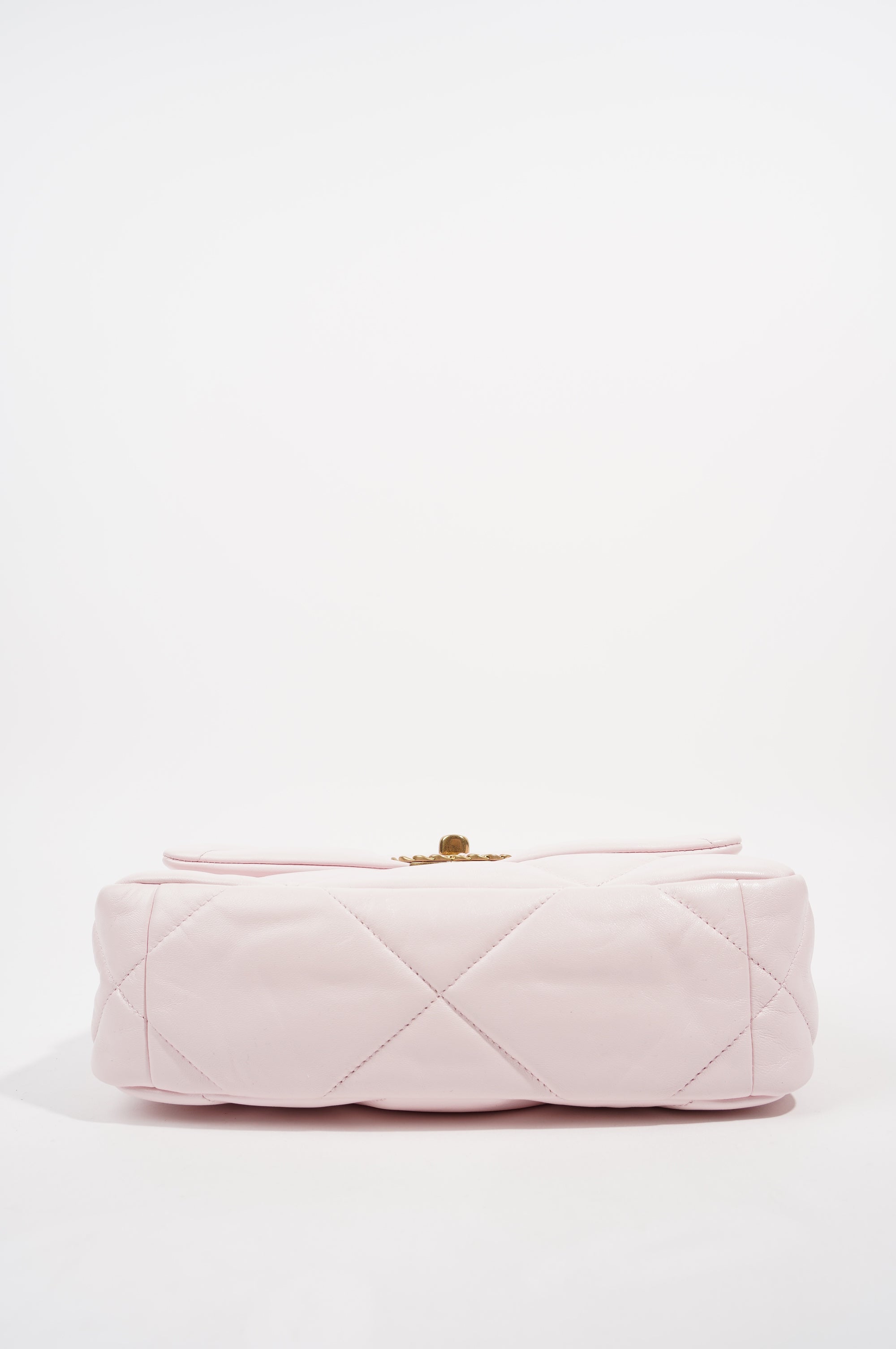 Chanel Womens 19 Flap Bag Medium